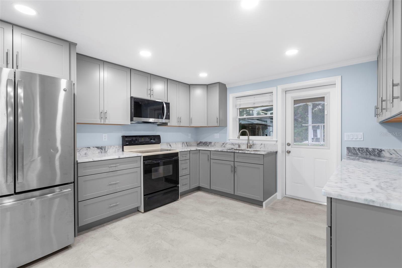 Image 11 of 39 For 1923 45th Street Court E