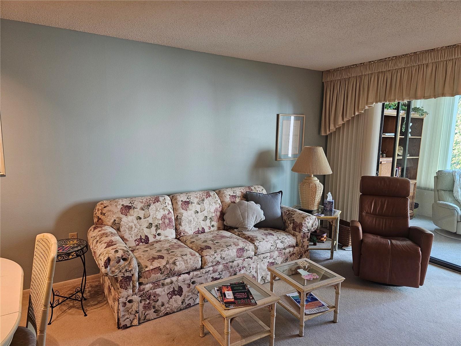 Image 3 of 26 For 586 Lakeside Drive 586