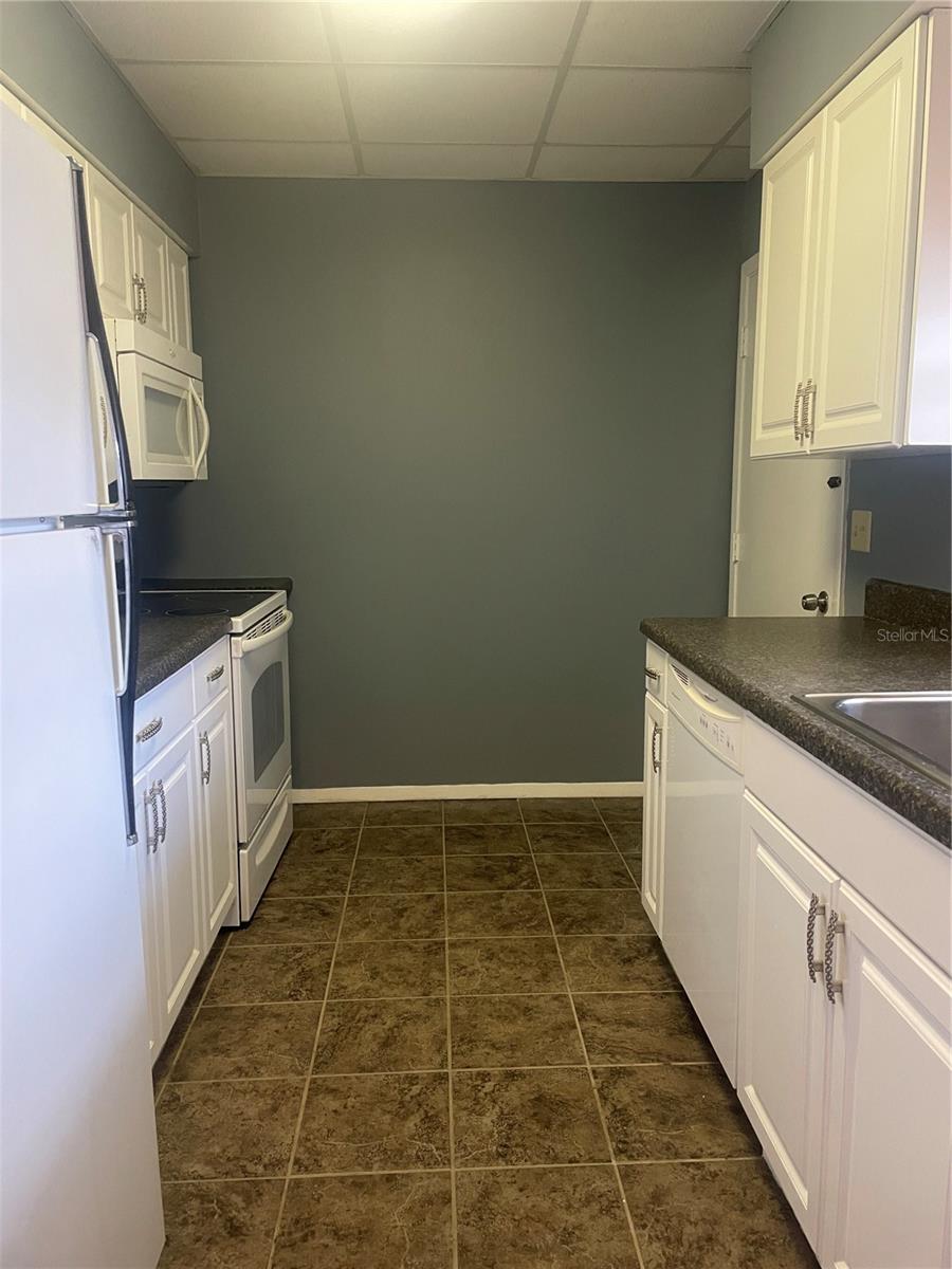 Image 4 of 21 For 3106 Harbor Boulevard 4b