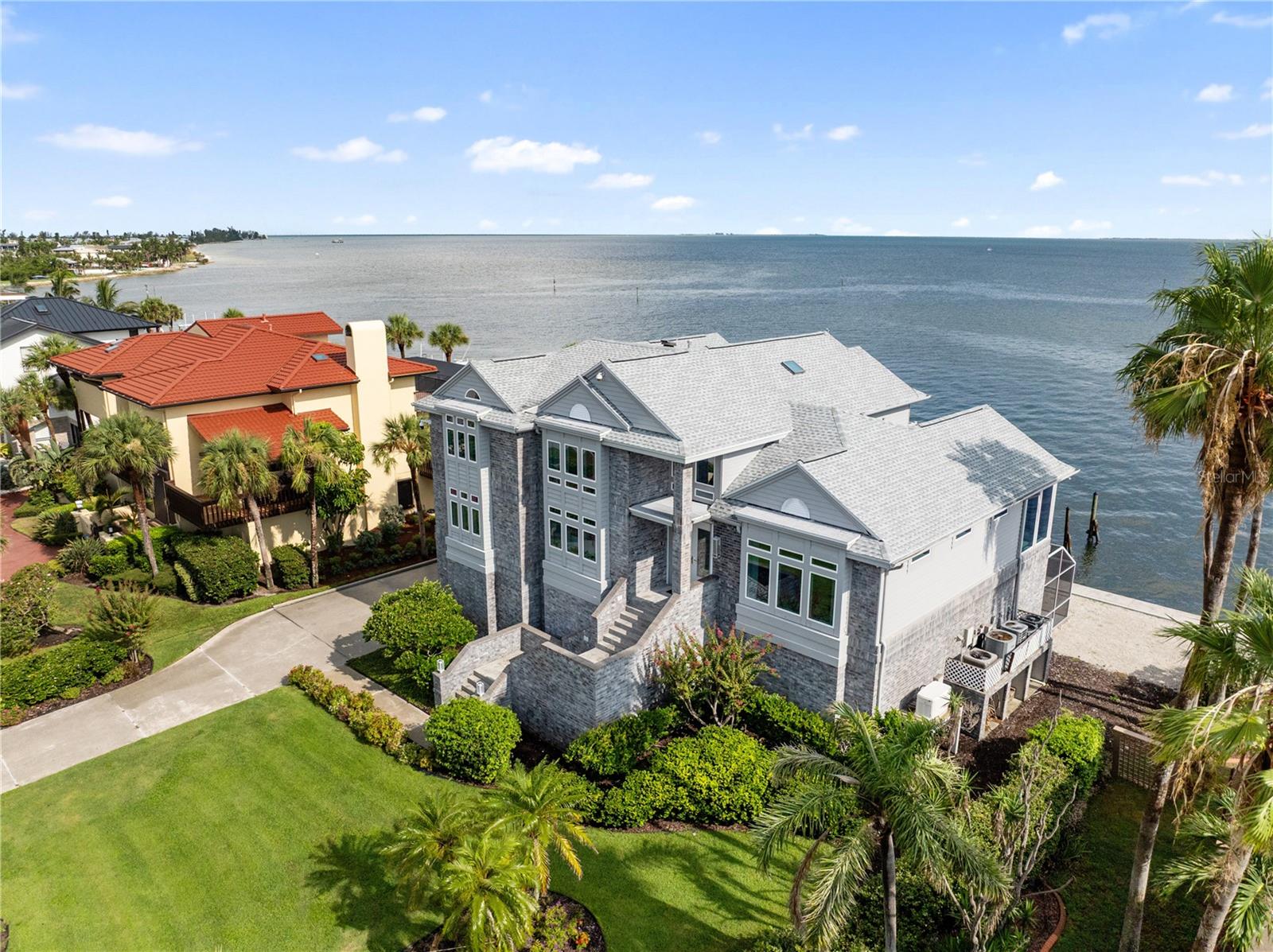 Image 11 of 99 For 709 Key Royale Drive