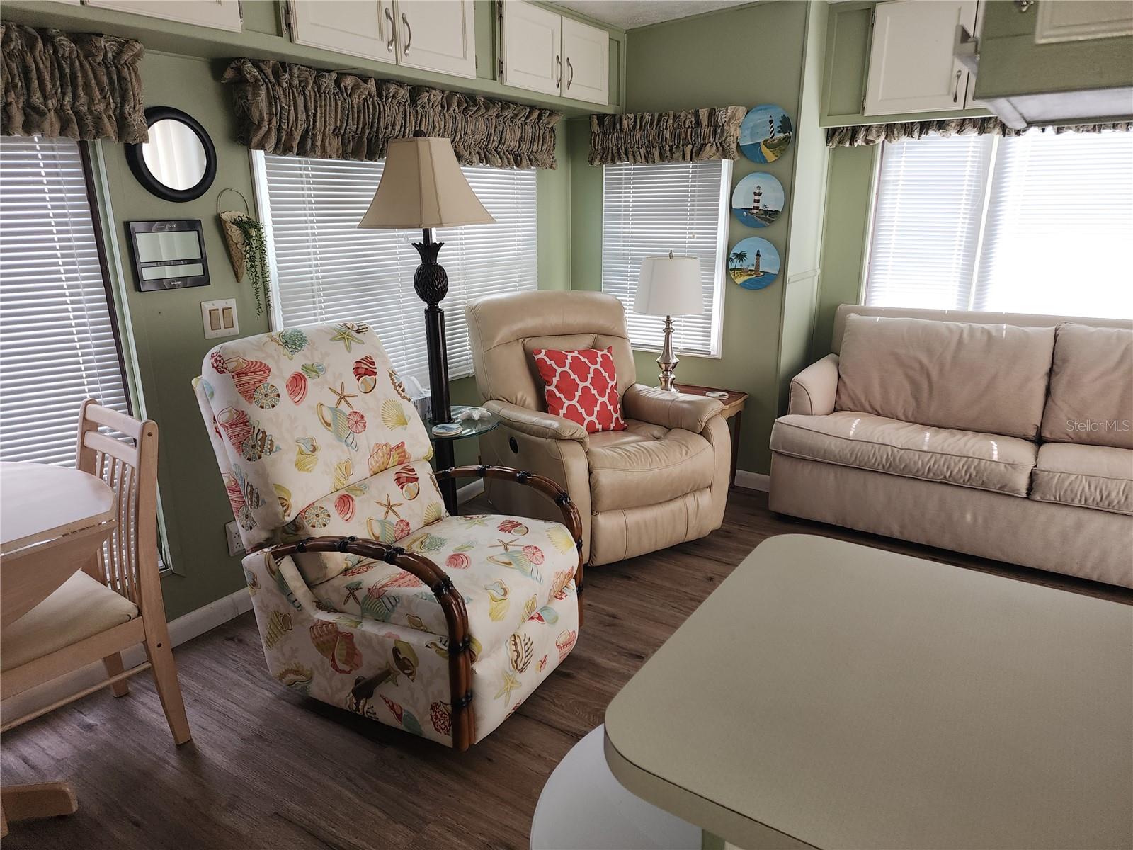 Image 4 of 12 For 1674 University Parkway  146