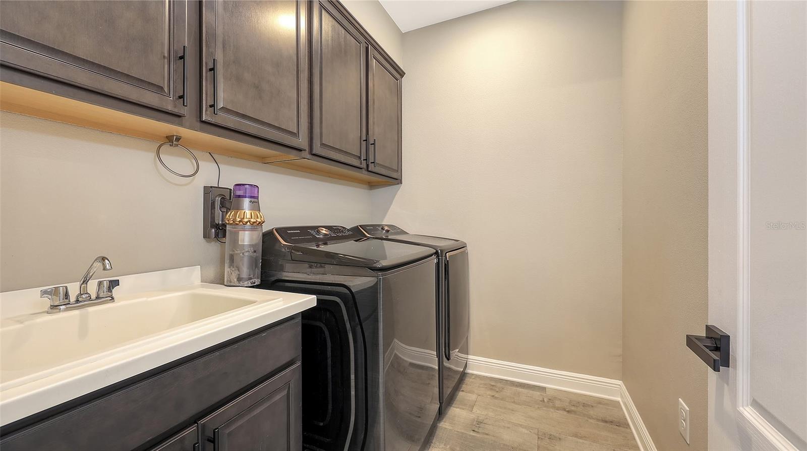 Image 13 of 60 For 2821 Oriole Drive