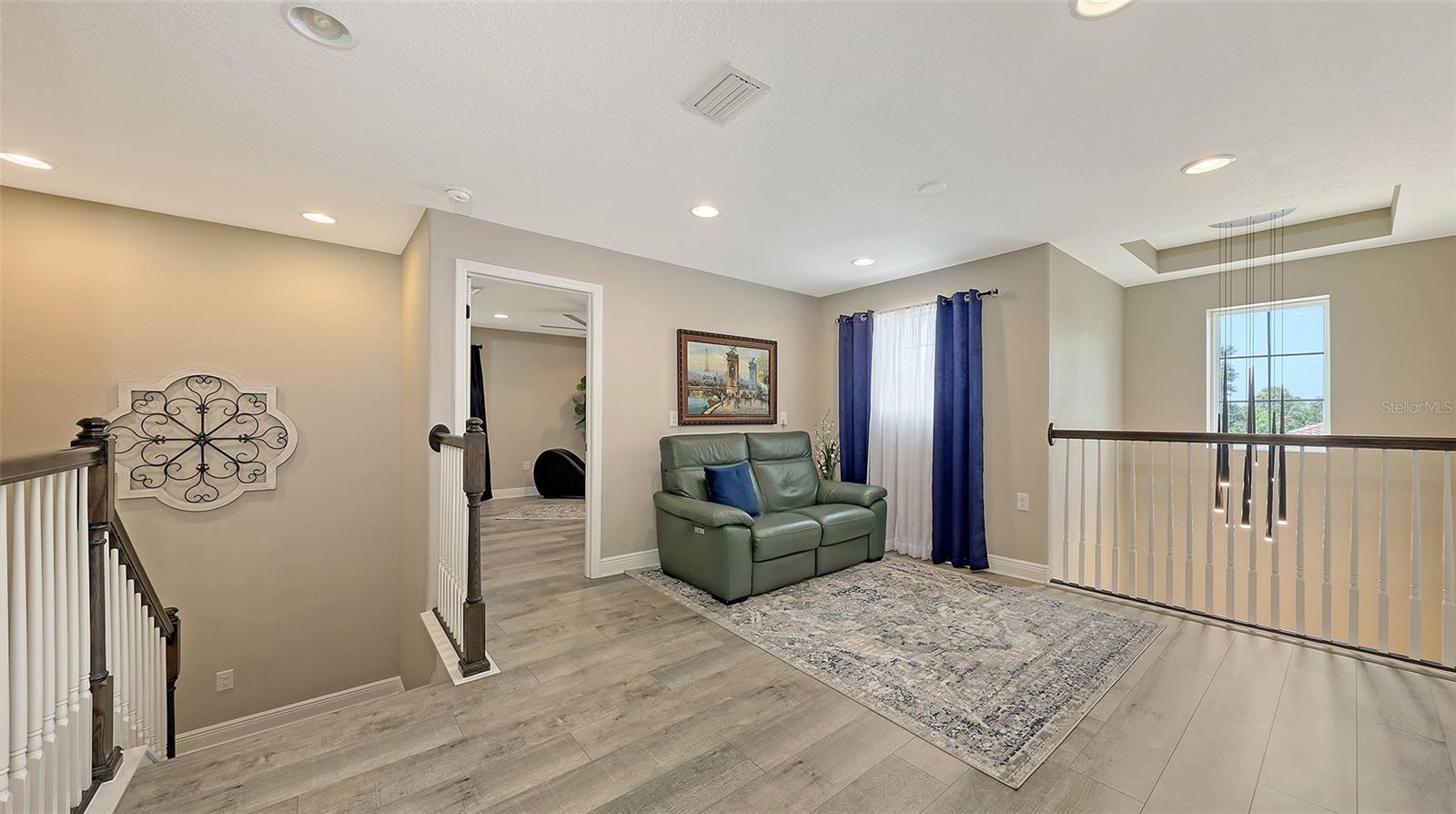 Image 33 of 60 For 2821 Oriole Drive