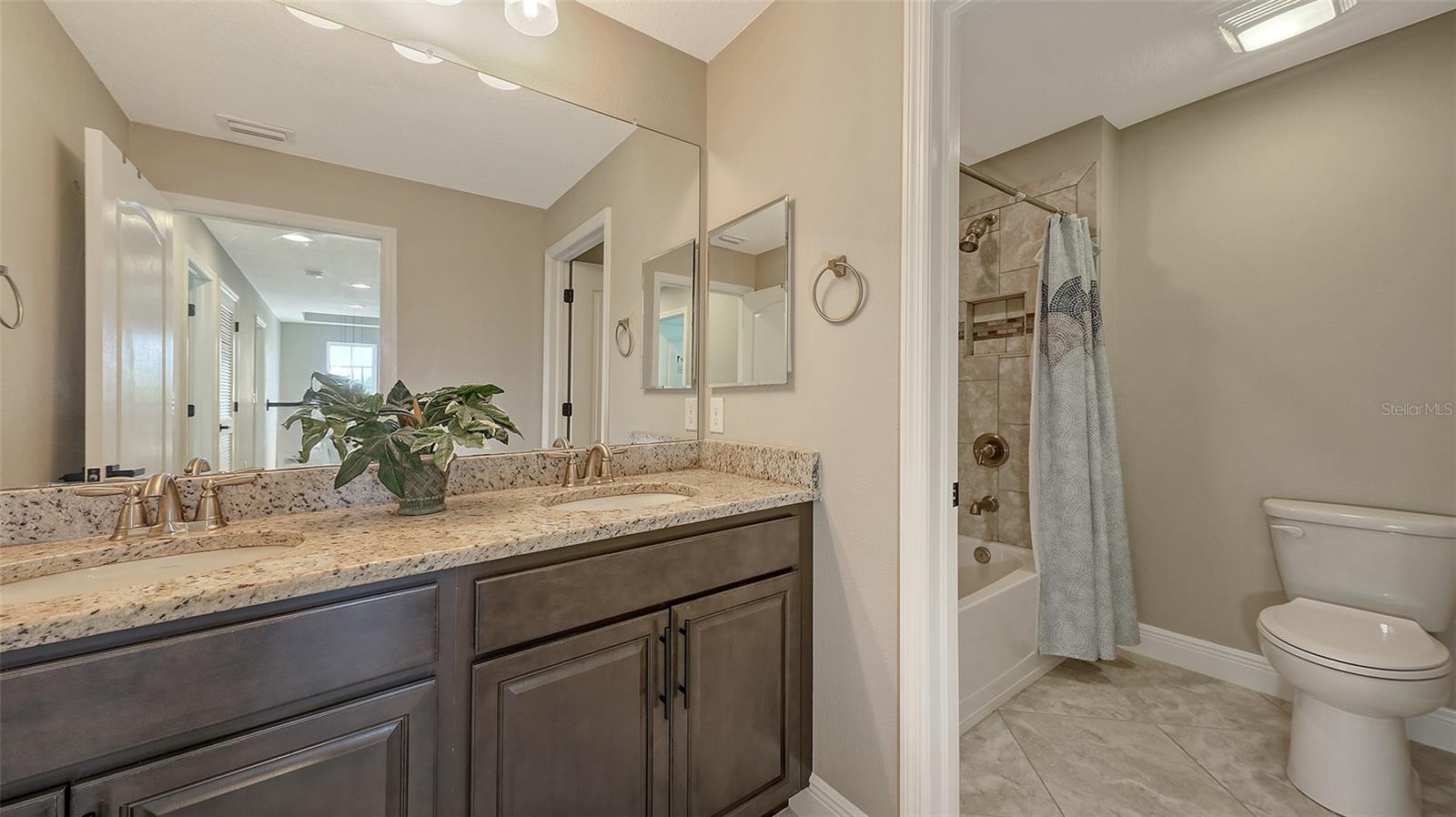Image 39 of 60 For 2821 Oriole Drive