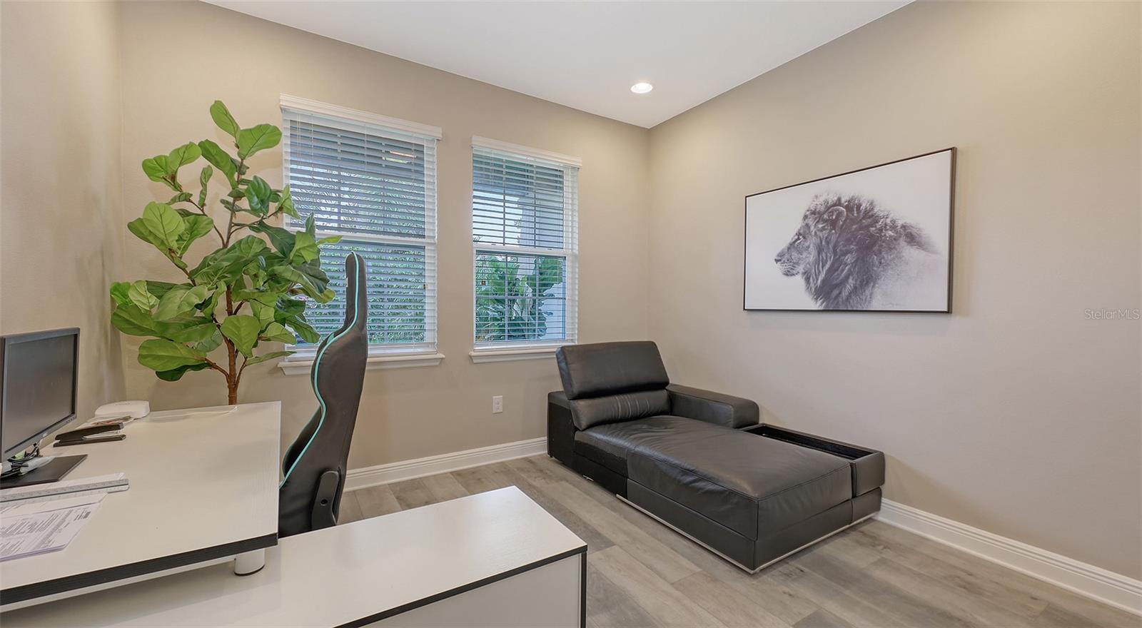 Image 4 of 60 For 2821 Oriole Drive