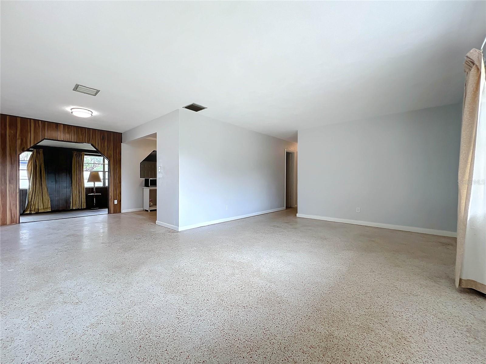 Image 10 of 44 For 2877 Michigan Street