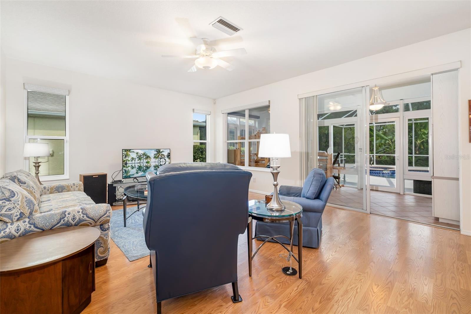 Image 11 of 39 For 7810 Castleisland Drive