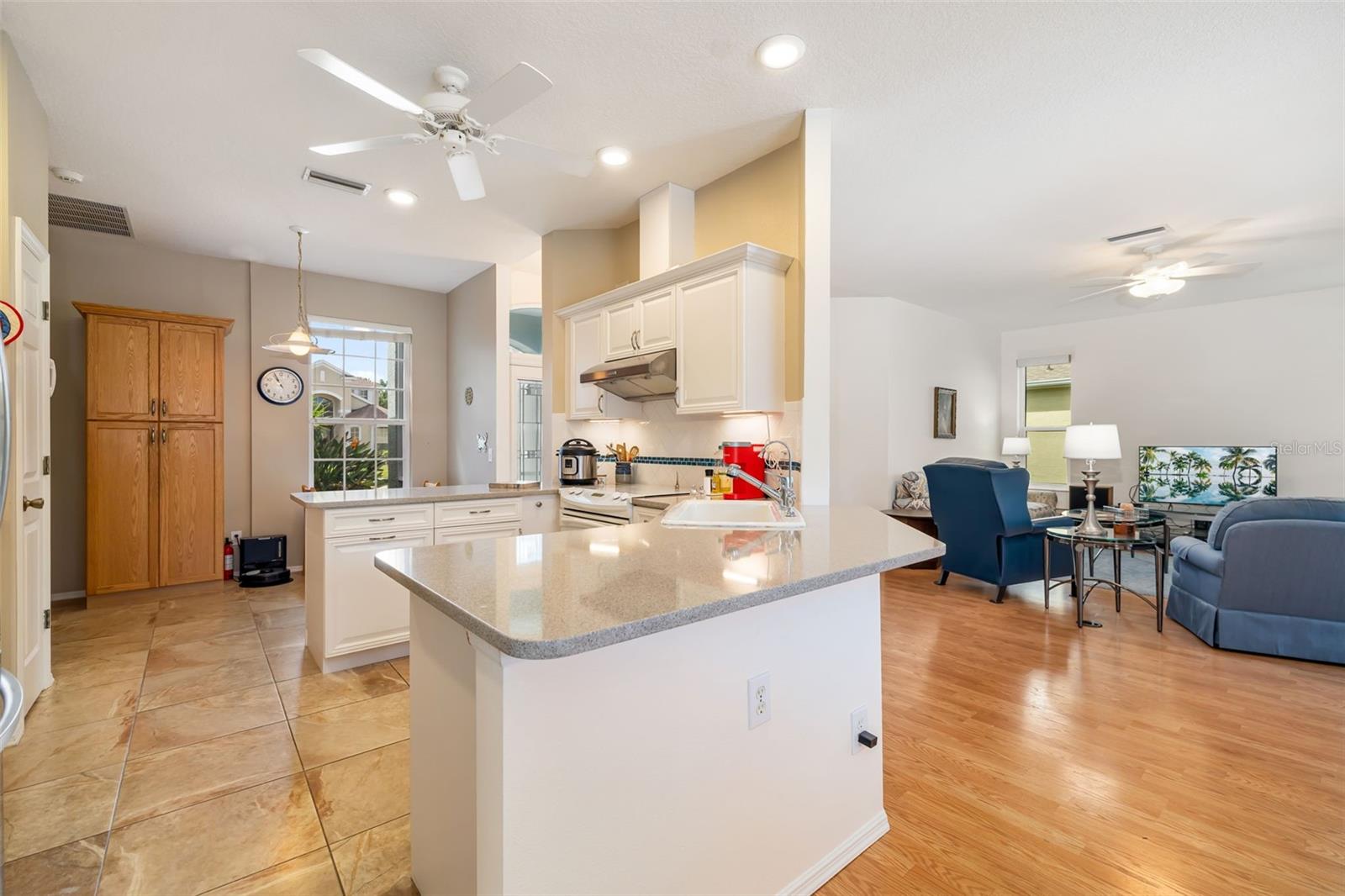 Image 13 of 39 For 7810 Castleisland Drive
