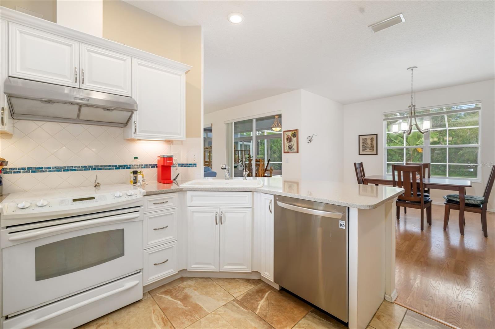Image 14 of 39 For 7810 Castleisland Drive