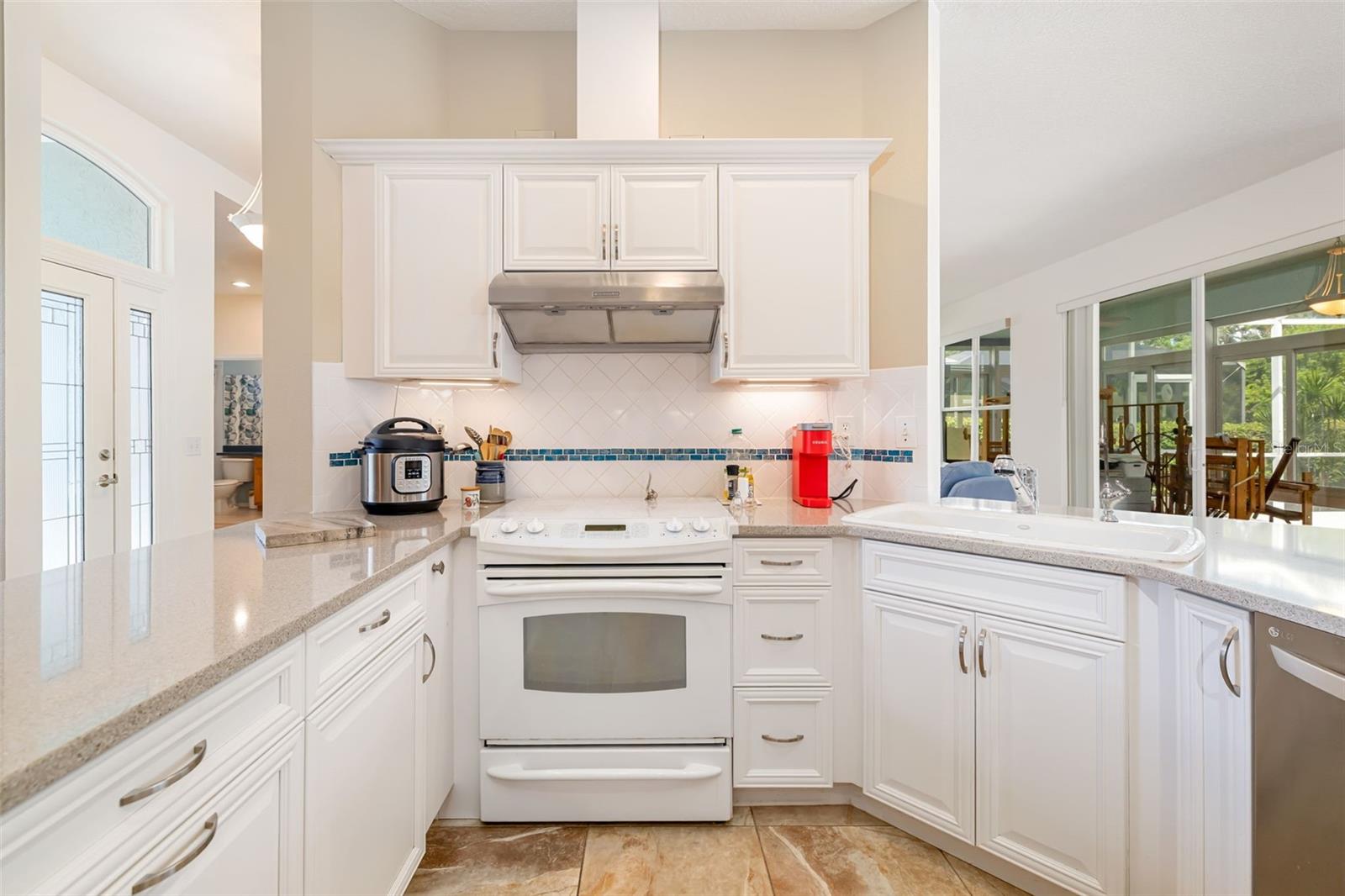 Image 18 of 39 For 7810 Castleisland Drive