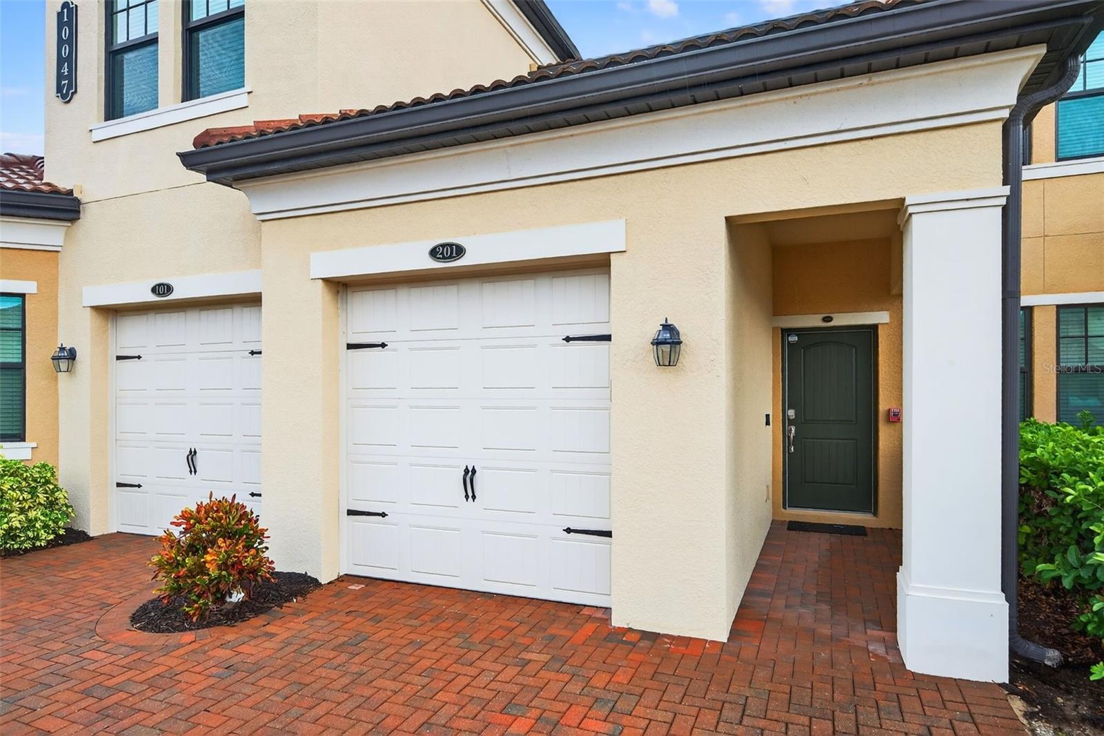 Image 4 of 91 For 10047 Crooked Creek Drive 201