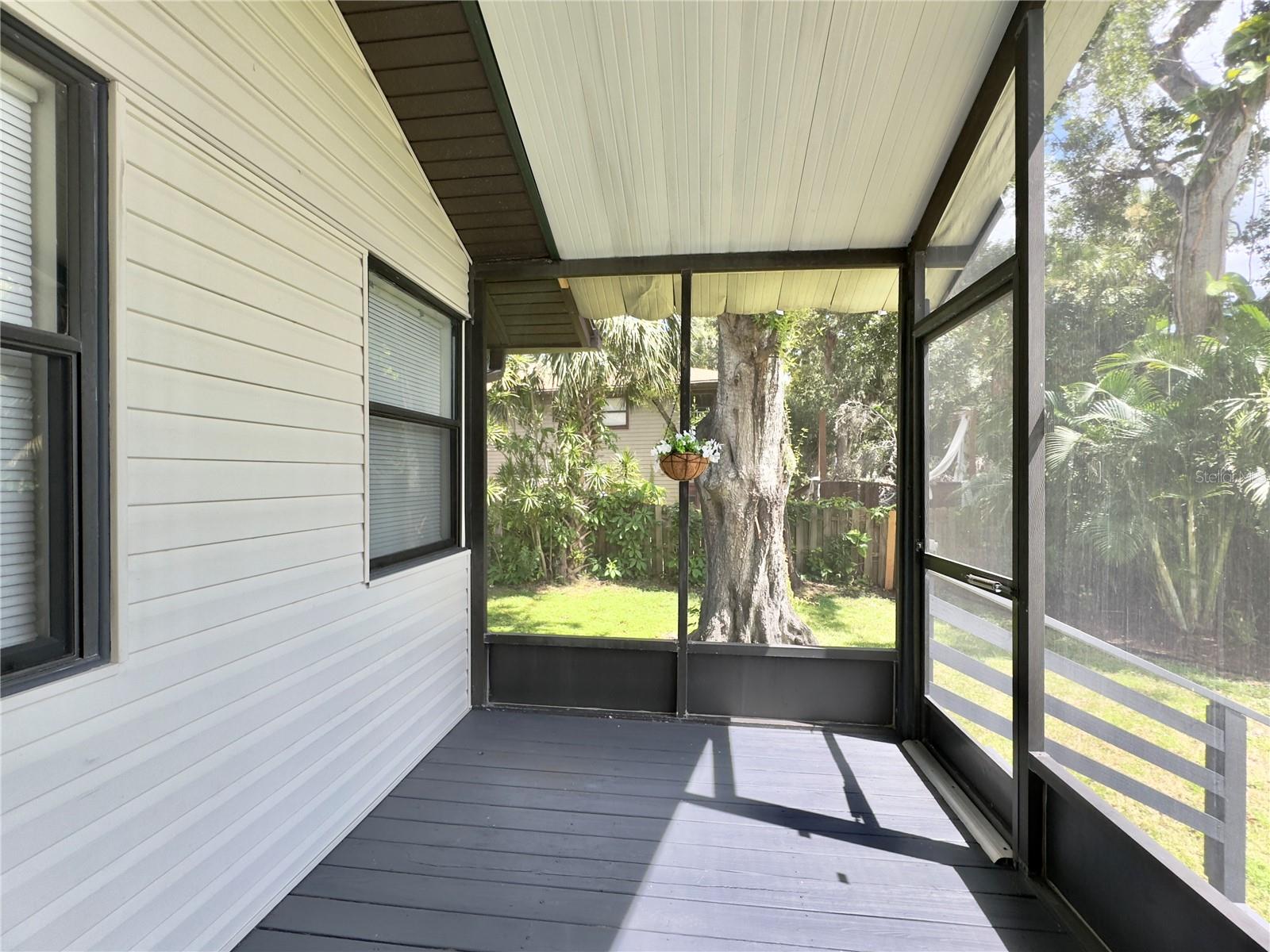 Image 12 of 52 For 808 44th Avenue E