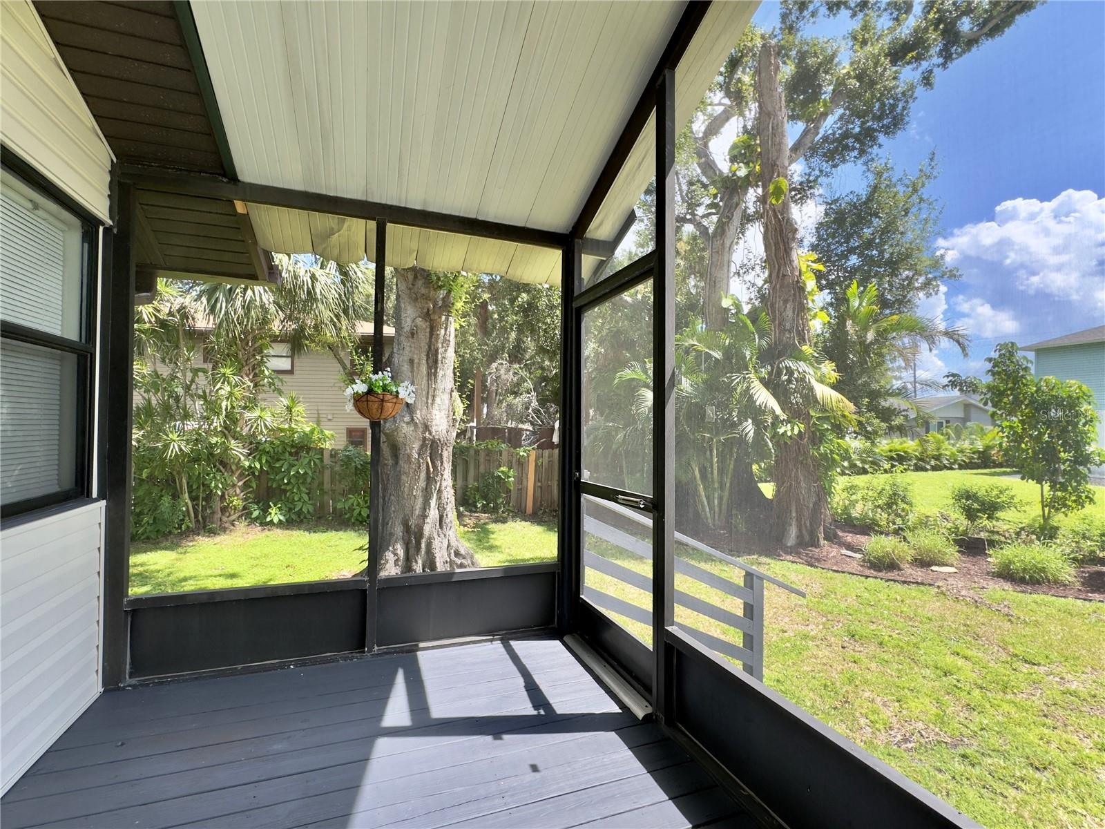 Image 13 of 52 For 808 44th Avenue E