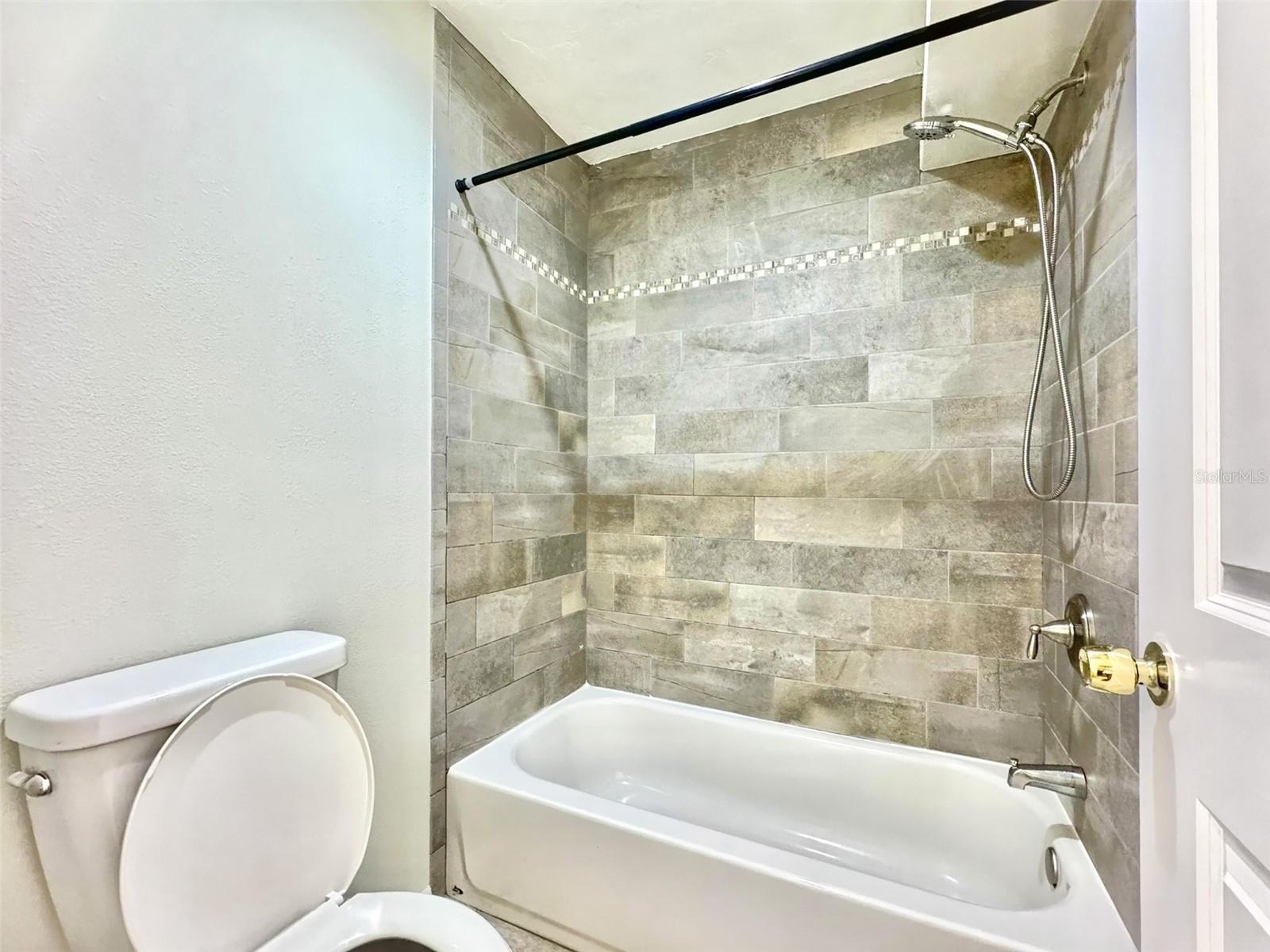 Image 38 of 52 For 808 44th Avenue E