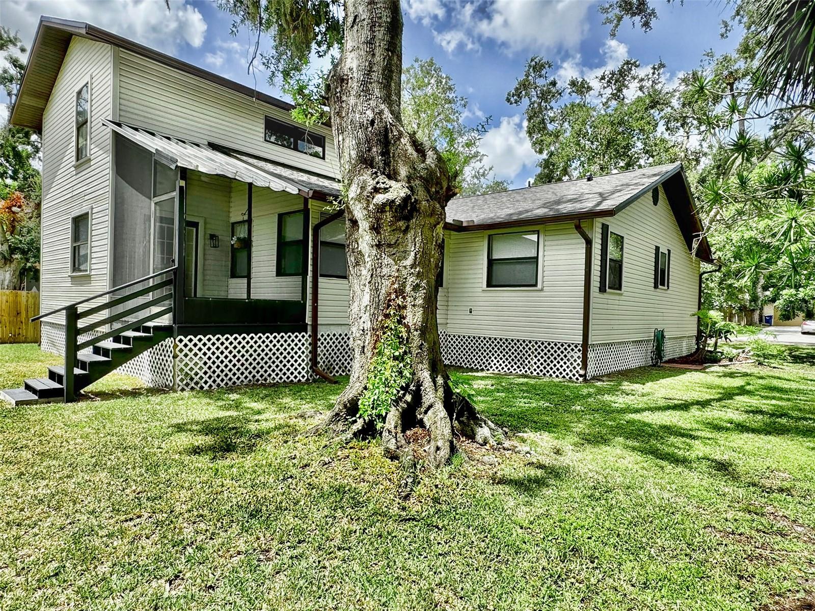 Image 7 of 52 For 808 44th Avenue E