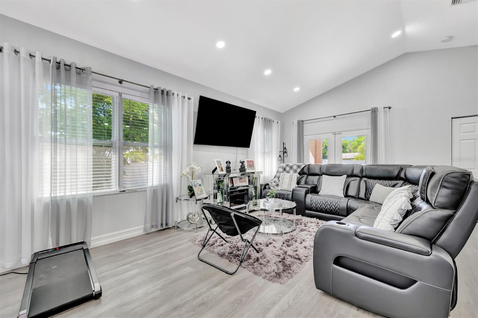 Image 10 of 54 For 2504 Florida Boulevard