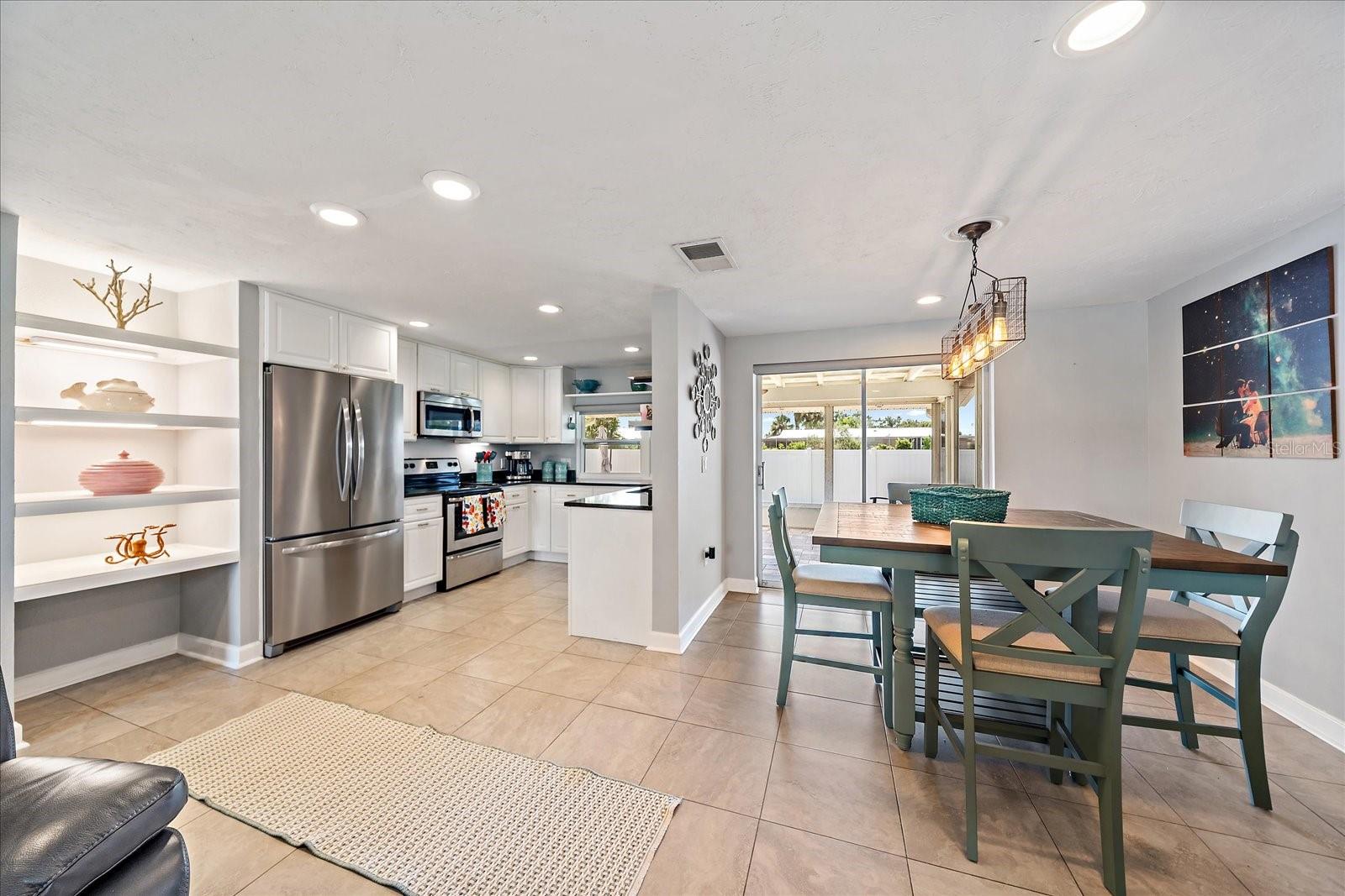 Image 10 of 38 For 6841 Roxbury Drive