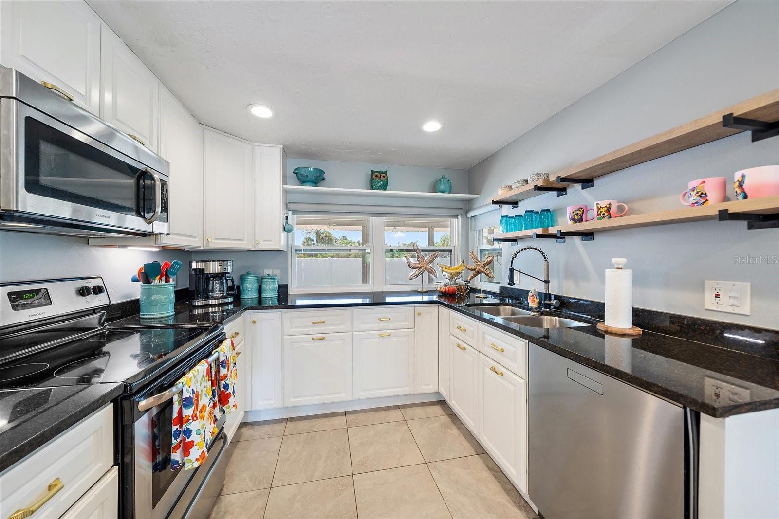 Image 12 of 38 For 6841 Roxbury Drive