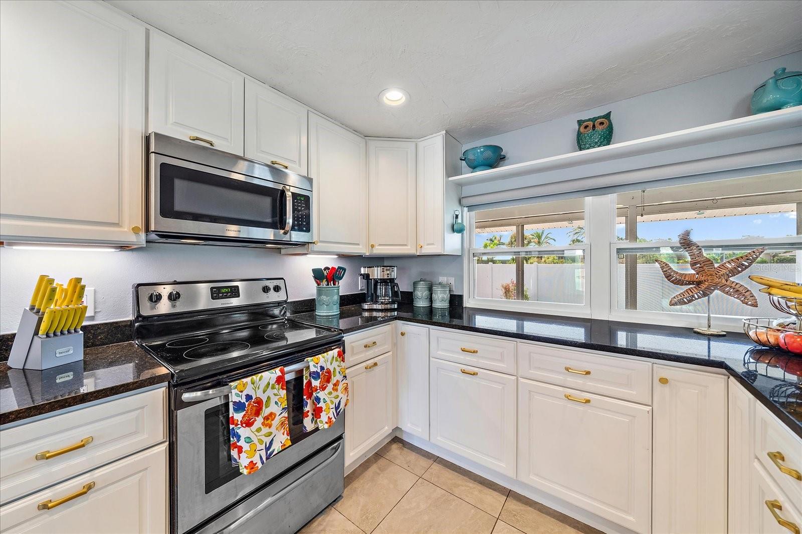 Image 13 of 38 For 6841 Roxbury Drive