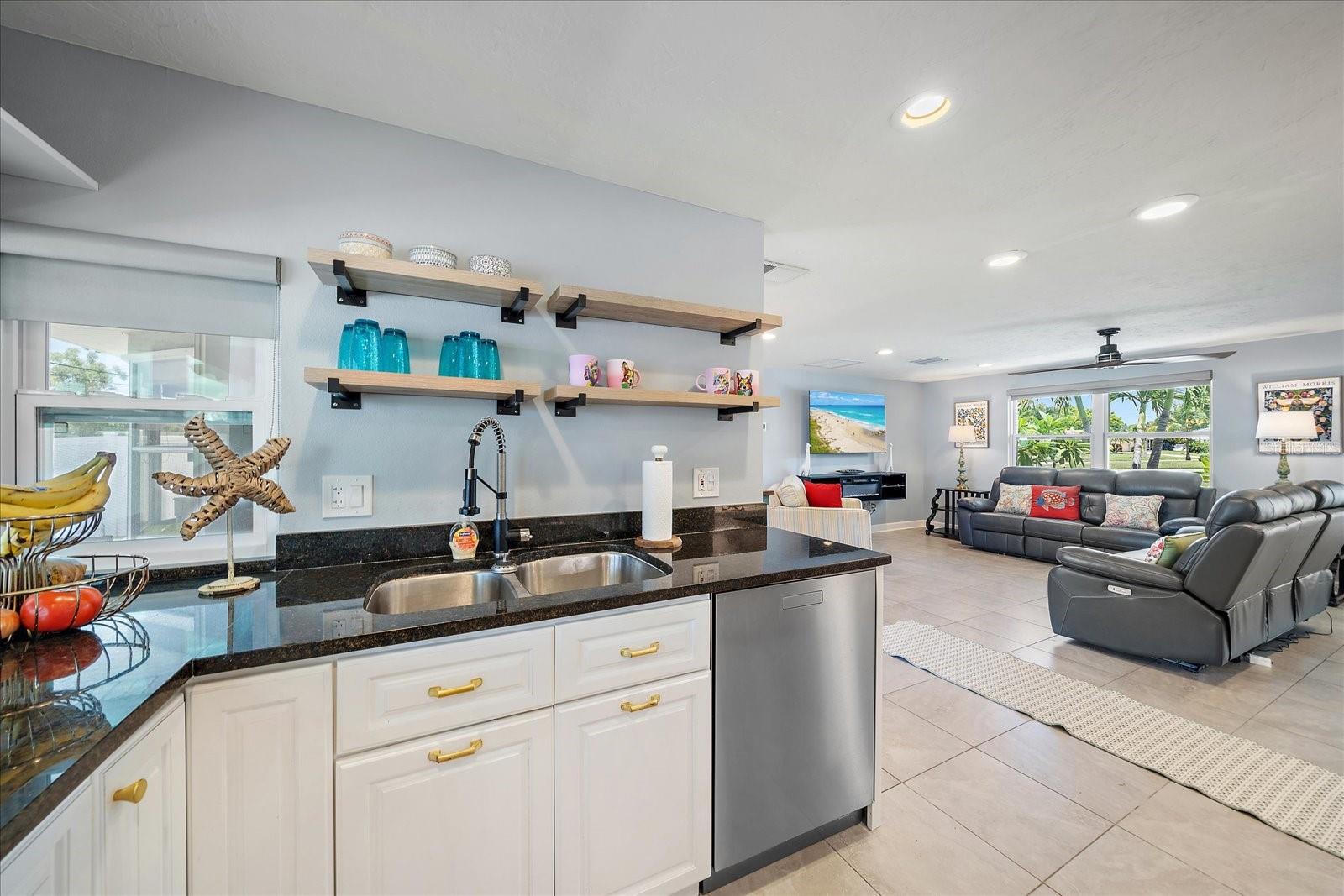 Image 15 of 38 For 6841 Roxbury Drive