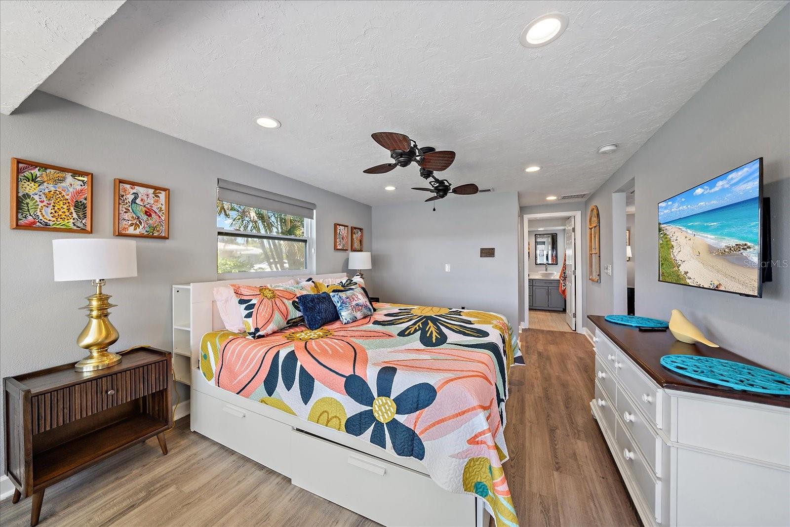 Image 17 of 38 For 6841 Roxbury Drive