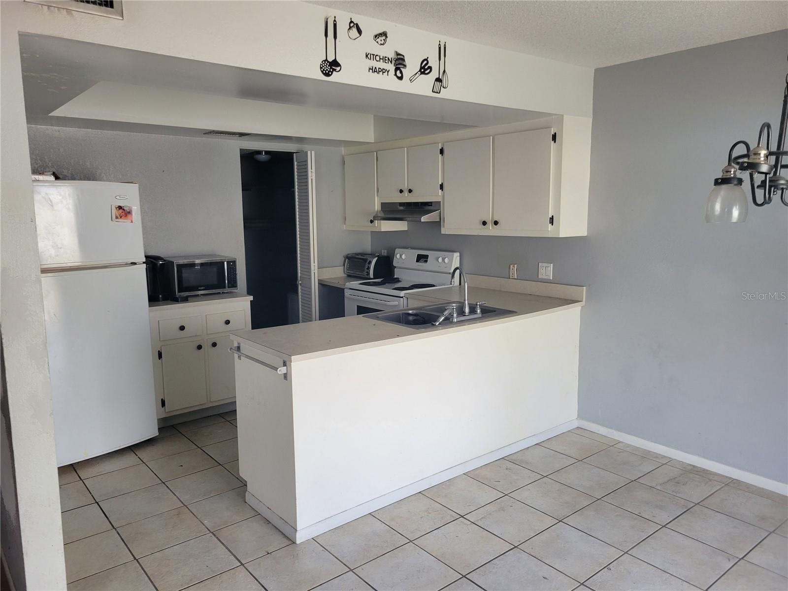 Image 3 of 11 For 927 Byron Lane 927