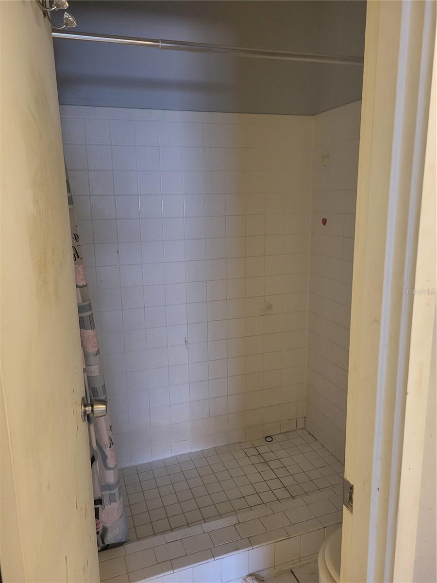 Image 6 of 11 For 927 Byron Lane 927