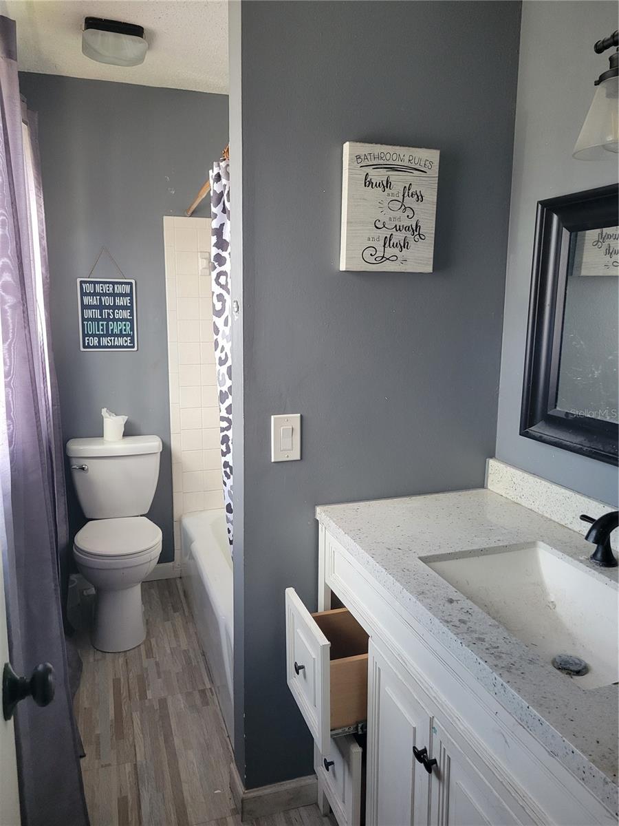 Image 9 of 11 For 927 Byron Lane 927