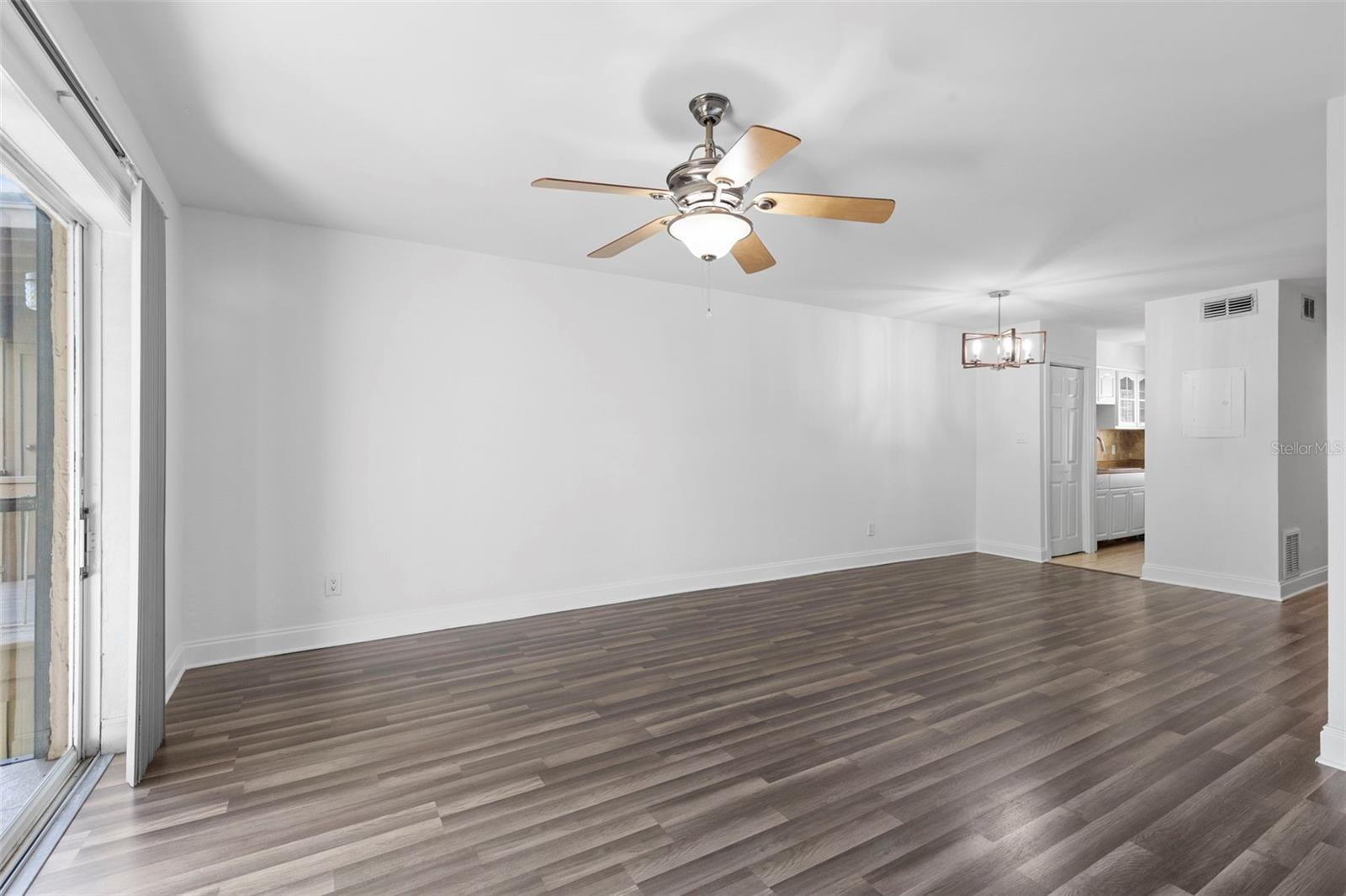 Image 10 of 47 For 7523 Pitch Pine Circle  184
