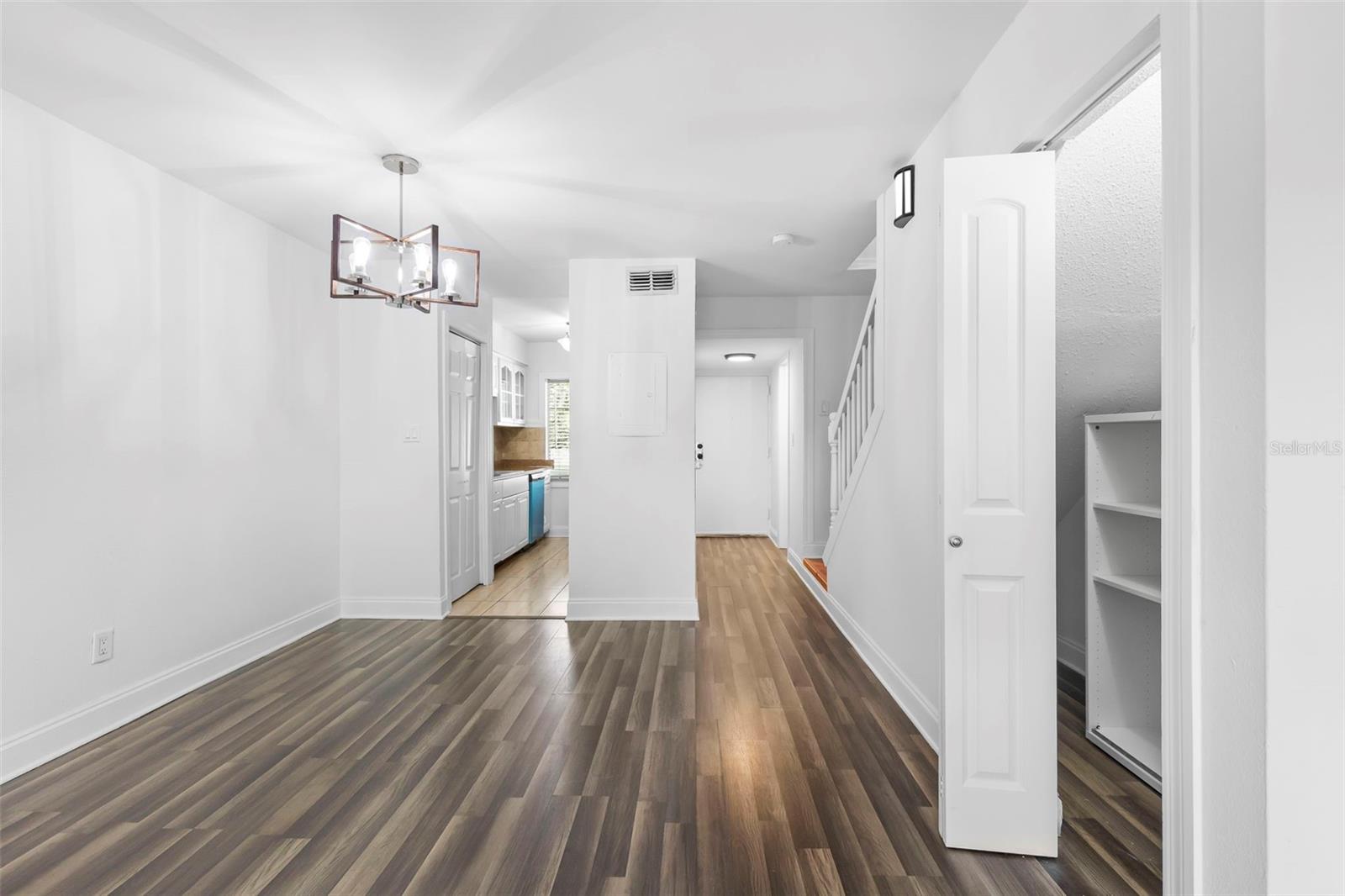Image 11 of 47 For 7523 Pitch Pine Circle  184
