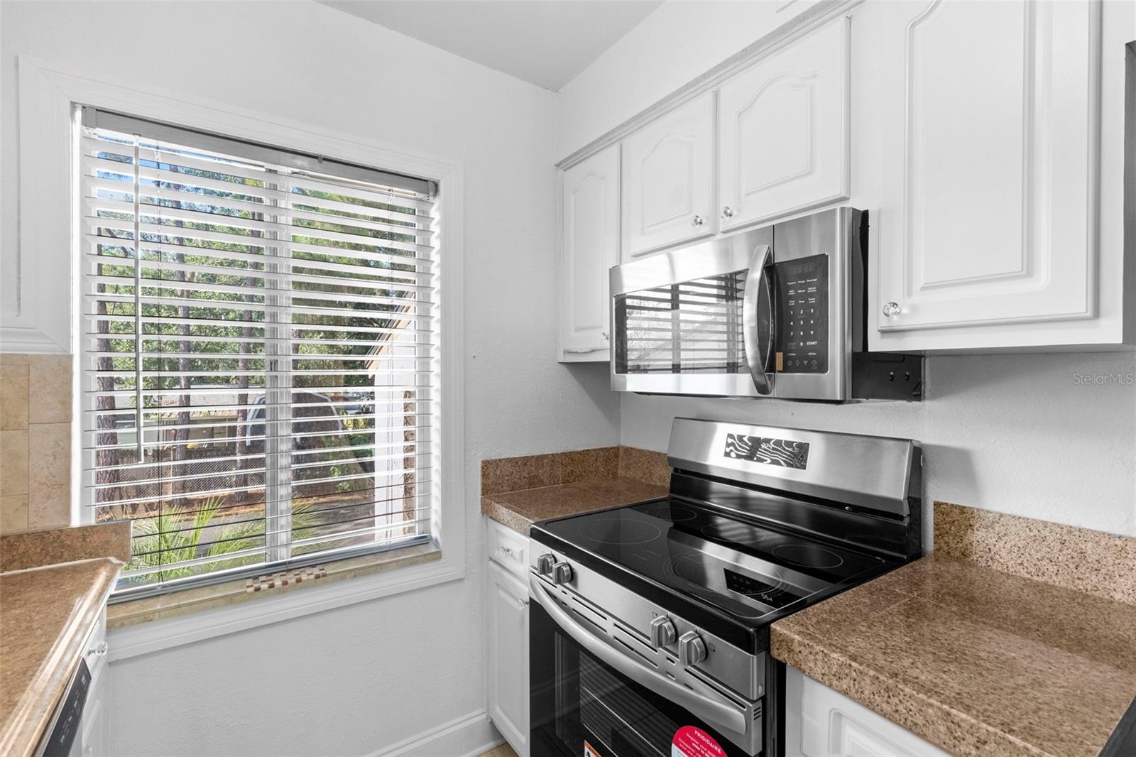 Image 14 of 47 For 7523 Pitch Pine Circle  184