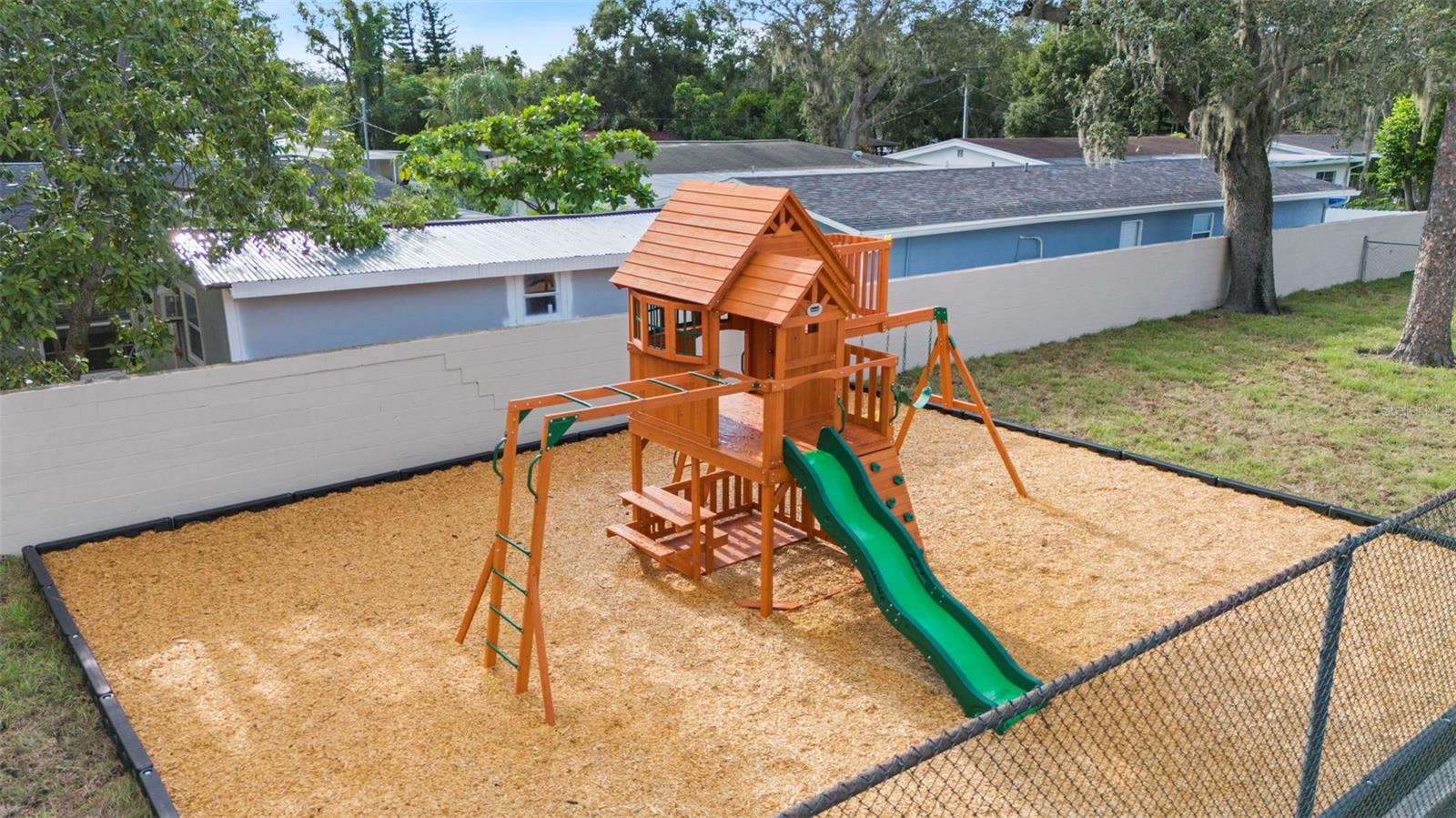 Image 40 of 47 For 7523 Pitch Pine Circle  184