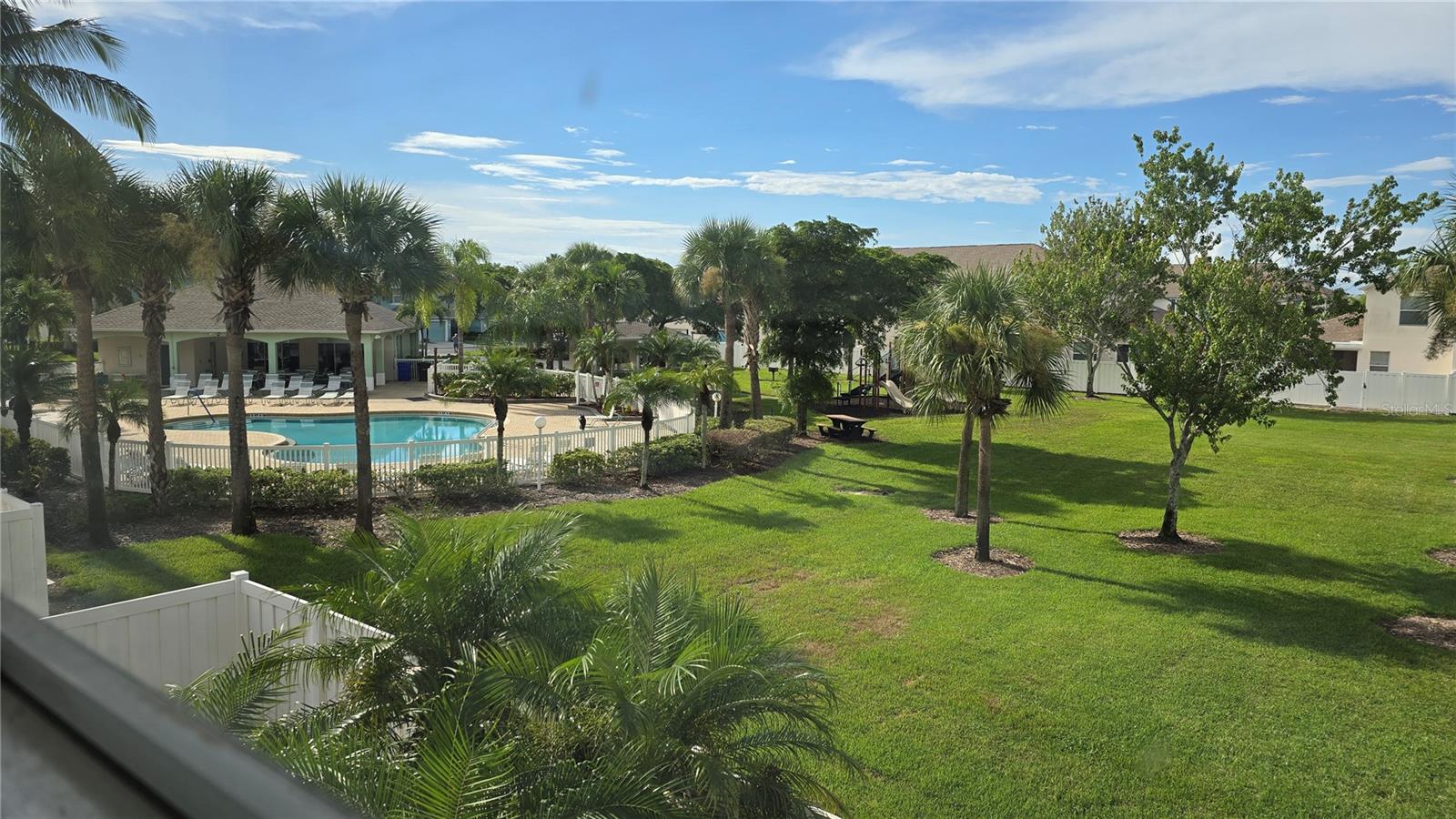 Image 17 of 32 For 3005 Palmetto Oak Drive 102