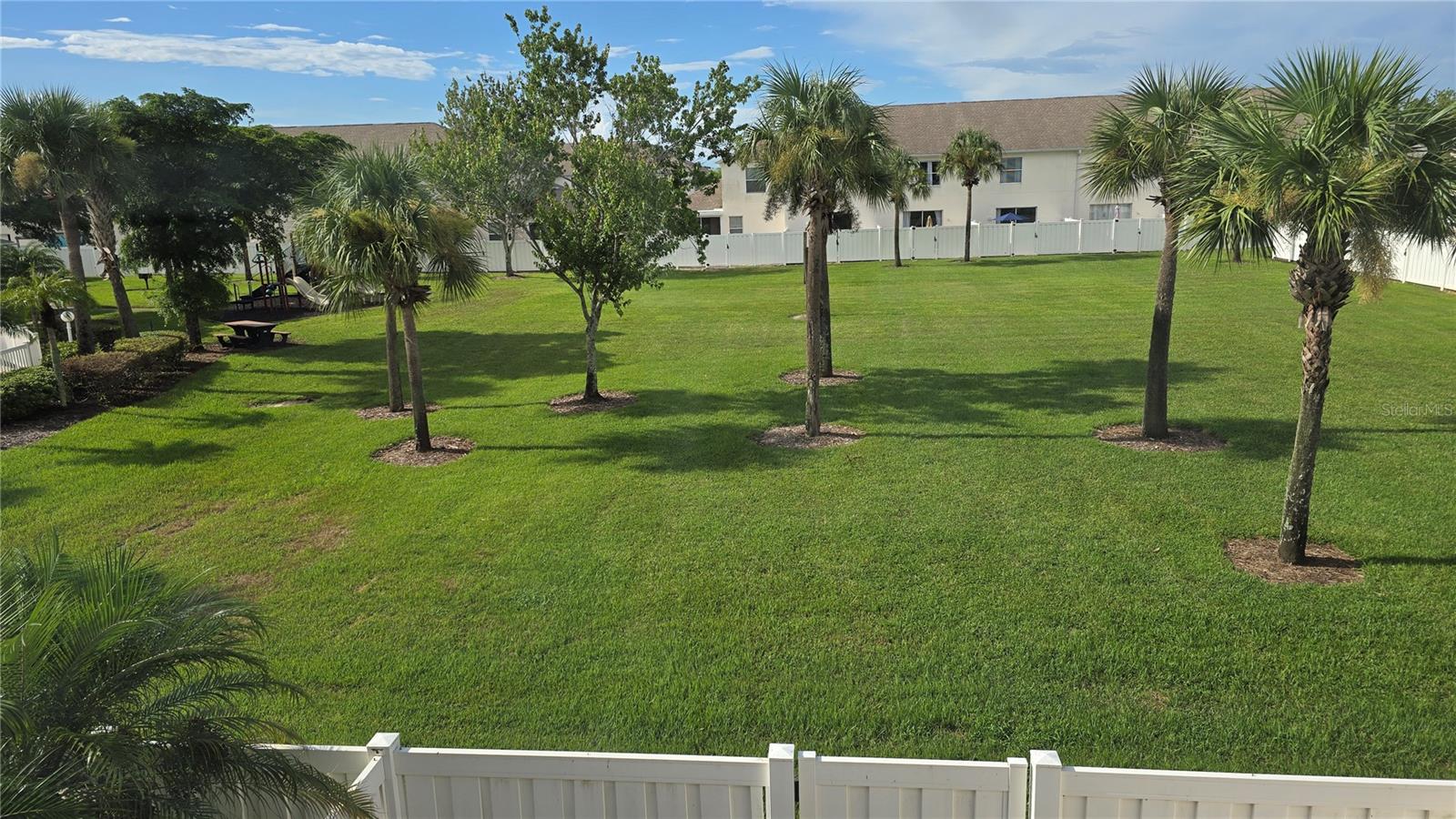 Image 18 of 32 For 3005 Palmetto Oak Drive 102