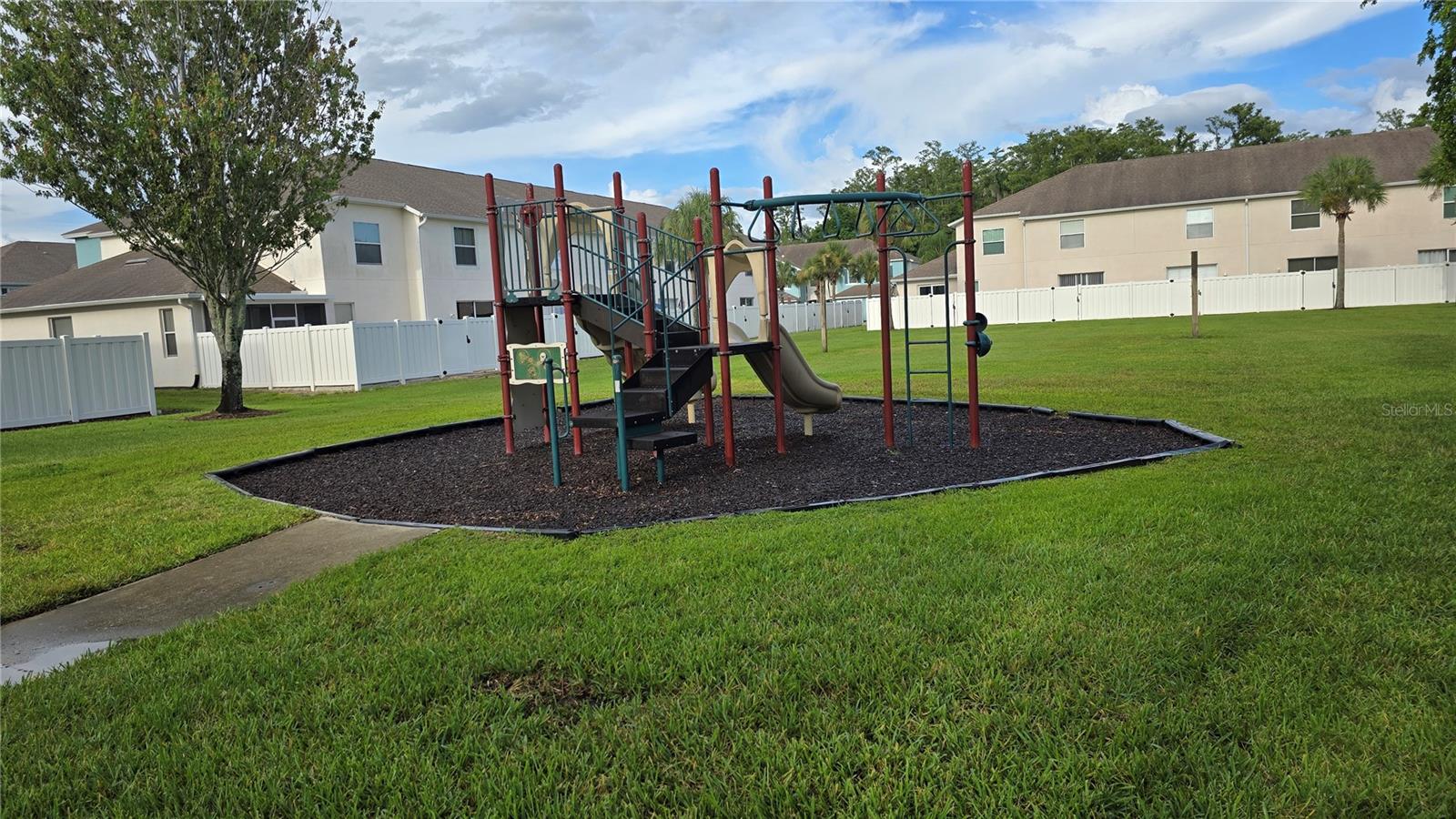 Image 26 of 32 For 3005 Palmetto Oak Drive 102