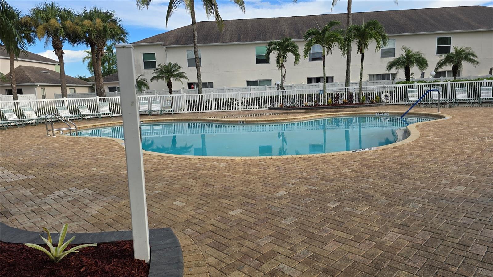 Image 27 of 32 For 3005 Palmetto Oak Drive 102