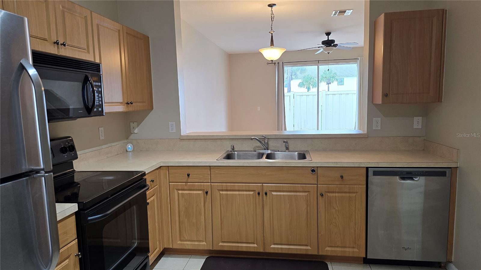 Image 3 of 32 For 3005 Palmetto Oak Drive 102