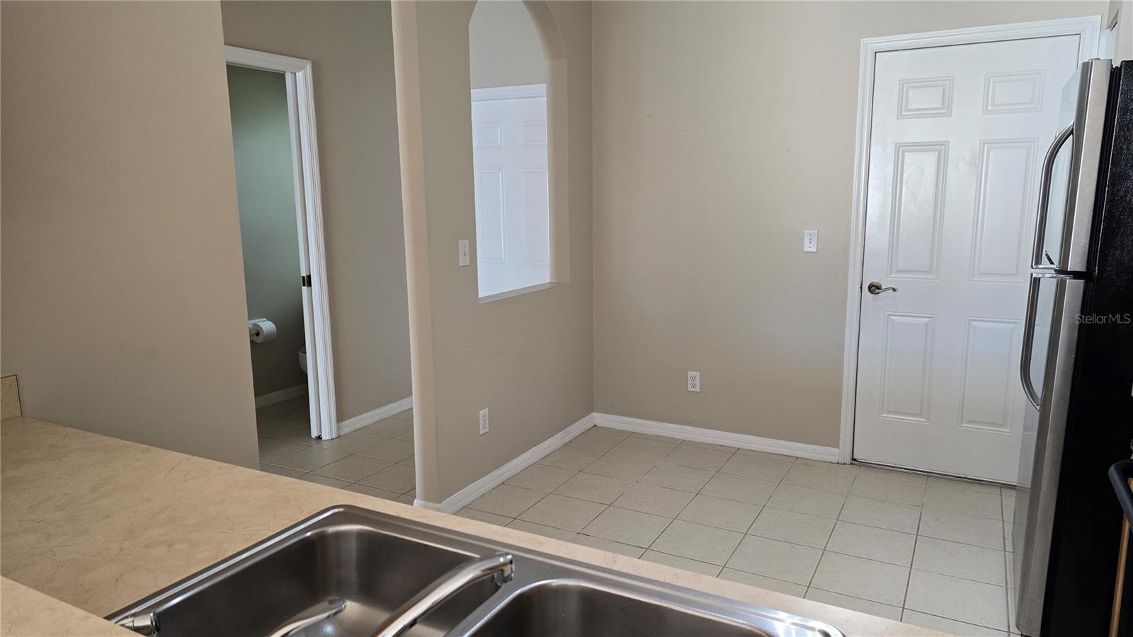 Image 5 of 32 For 3005 Palmetto Oak Drive 102
