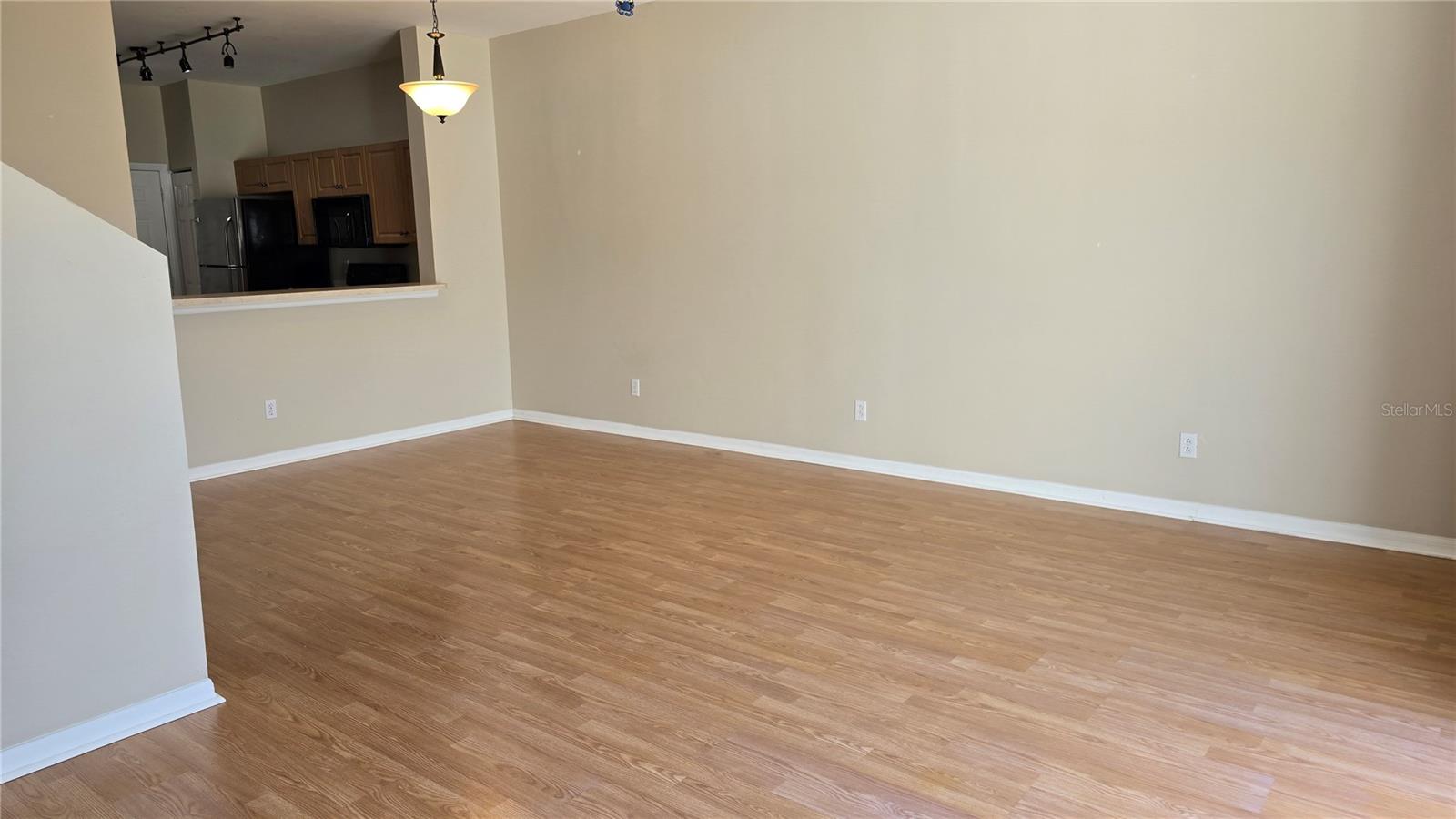Image 9 of 32 For 3005 Palmetto Oak Drive 102