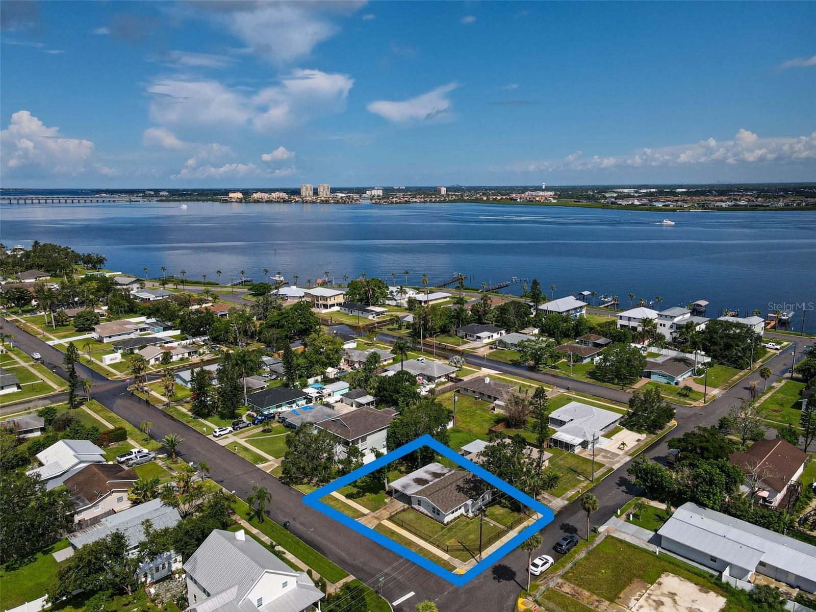 Details for 102 20th Street Ne, BRADENTON, FL 34208