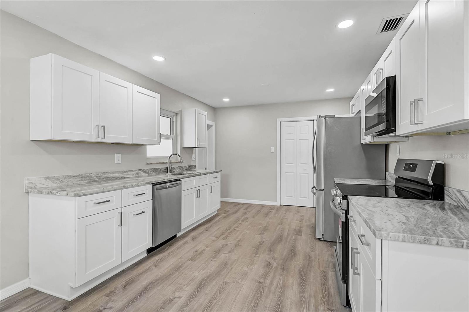 Image 16 of 49 For 102 20th Street Ne