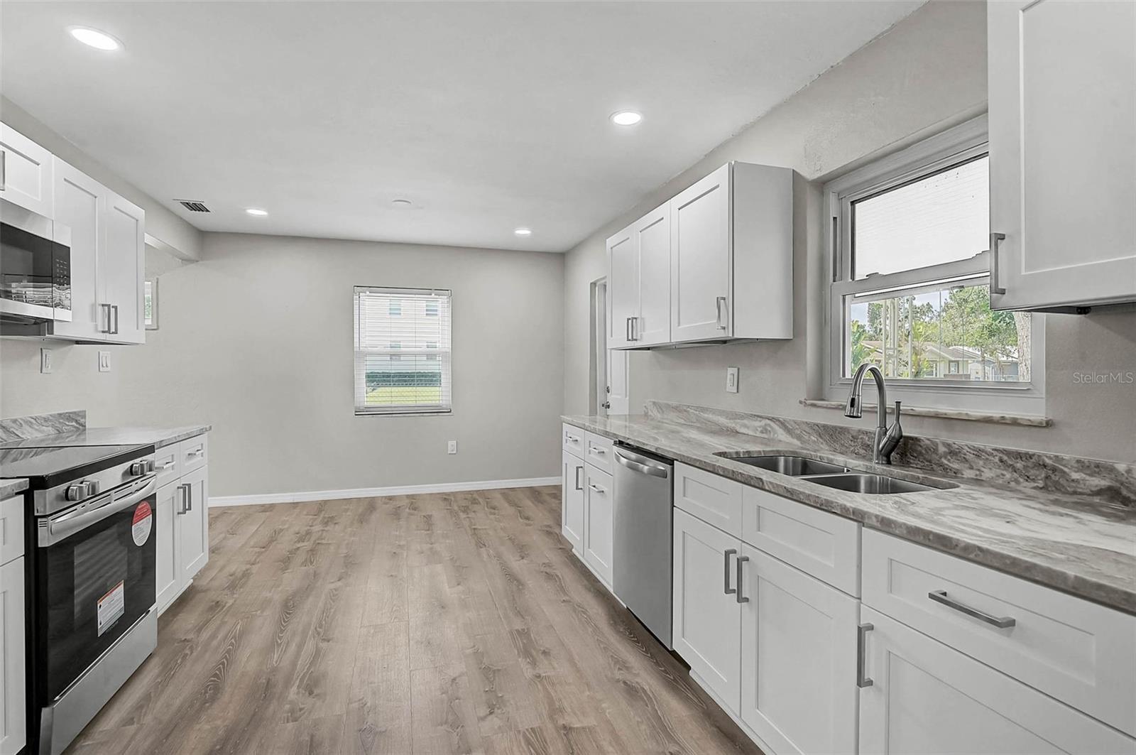 Image 18 of 49 For 102 20th Street Ne