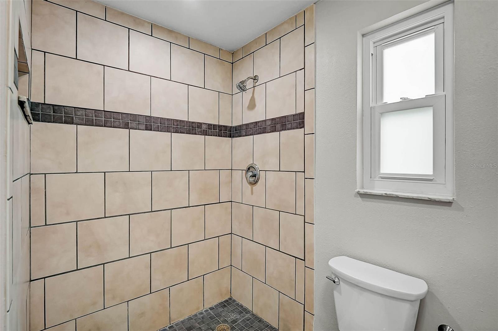 Image 24 of 49 For 102 20th Street Ne