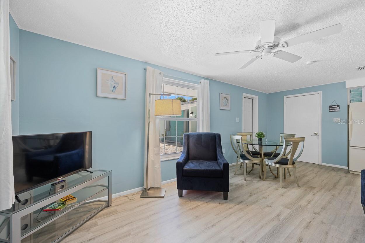 Image 16 of 51 For 4055 Bay Oaks Circle