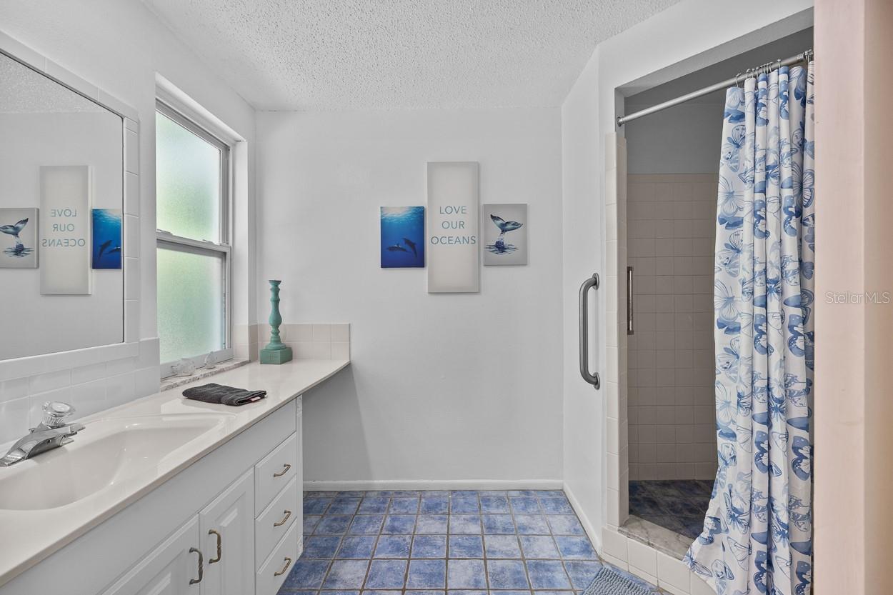 Image 22 of 51 For 4055 Bay Oaks Circle