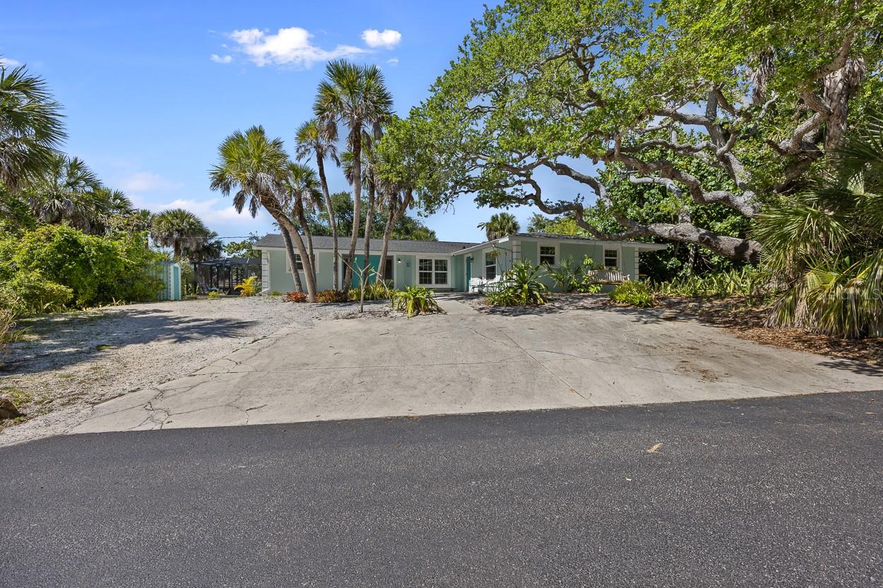 Image 37 of 51 For 4055 Bay Oaks Circle