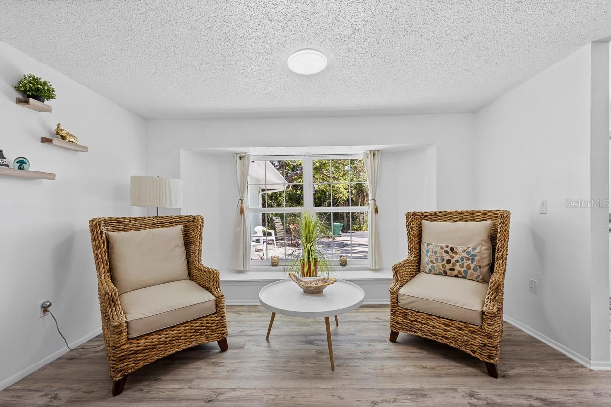 Image 4 of 51 For 4055 Bay Oaks Circle
