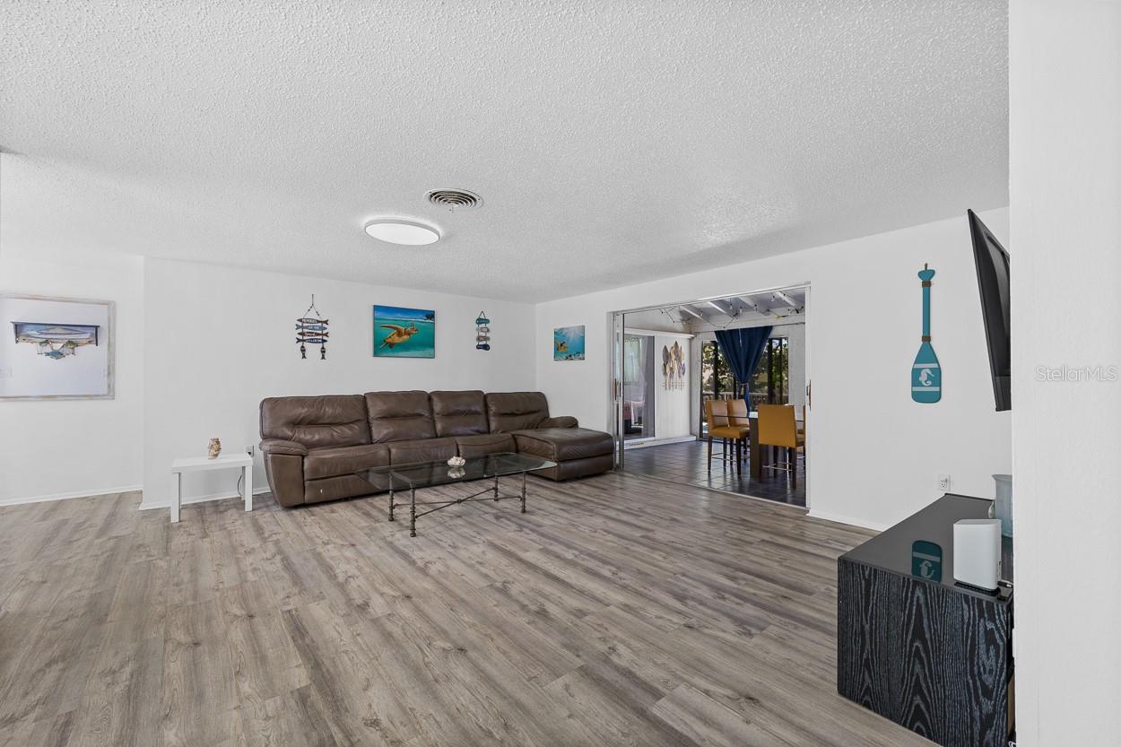 Image 5 of 51 For 4055 Bay Oaks Circle