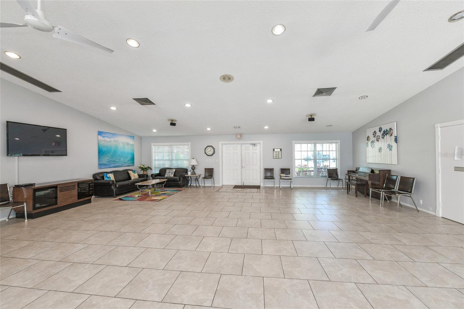 Image 20 of 25 For 4198 Oakhurst Circle W 3147