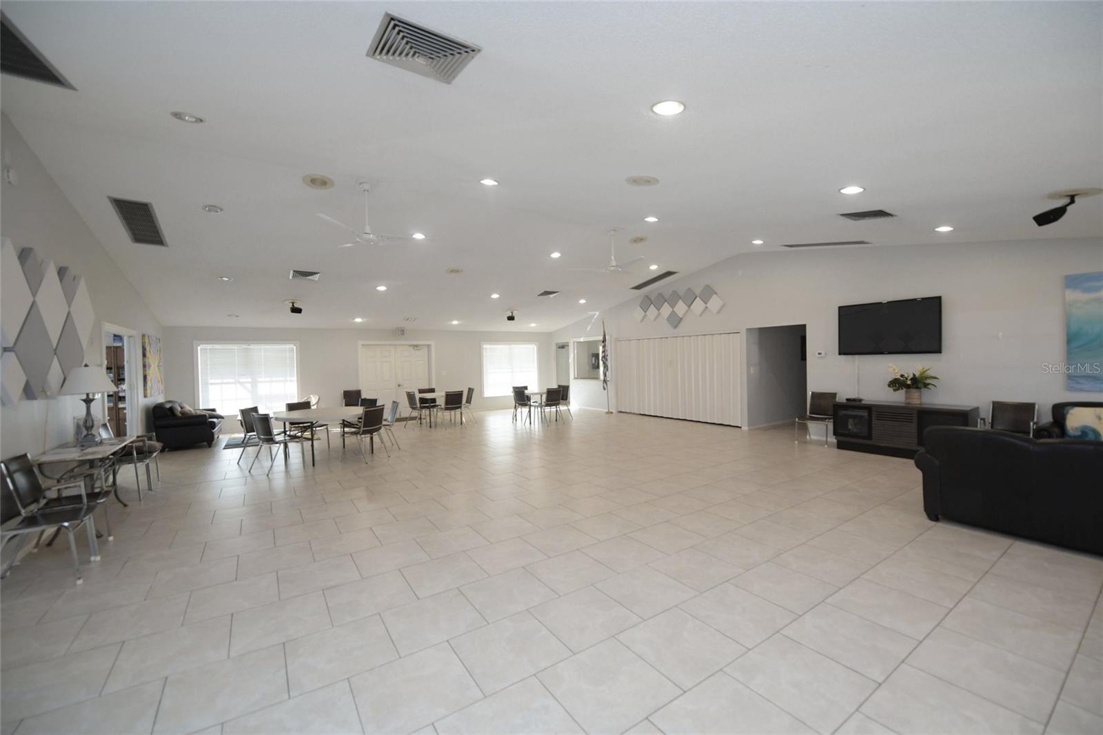 Image 21 of 25 For 4198 Oakhurst Circle W 3147